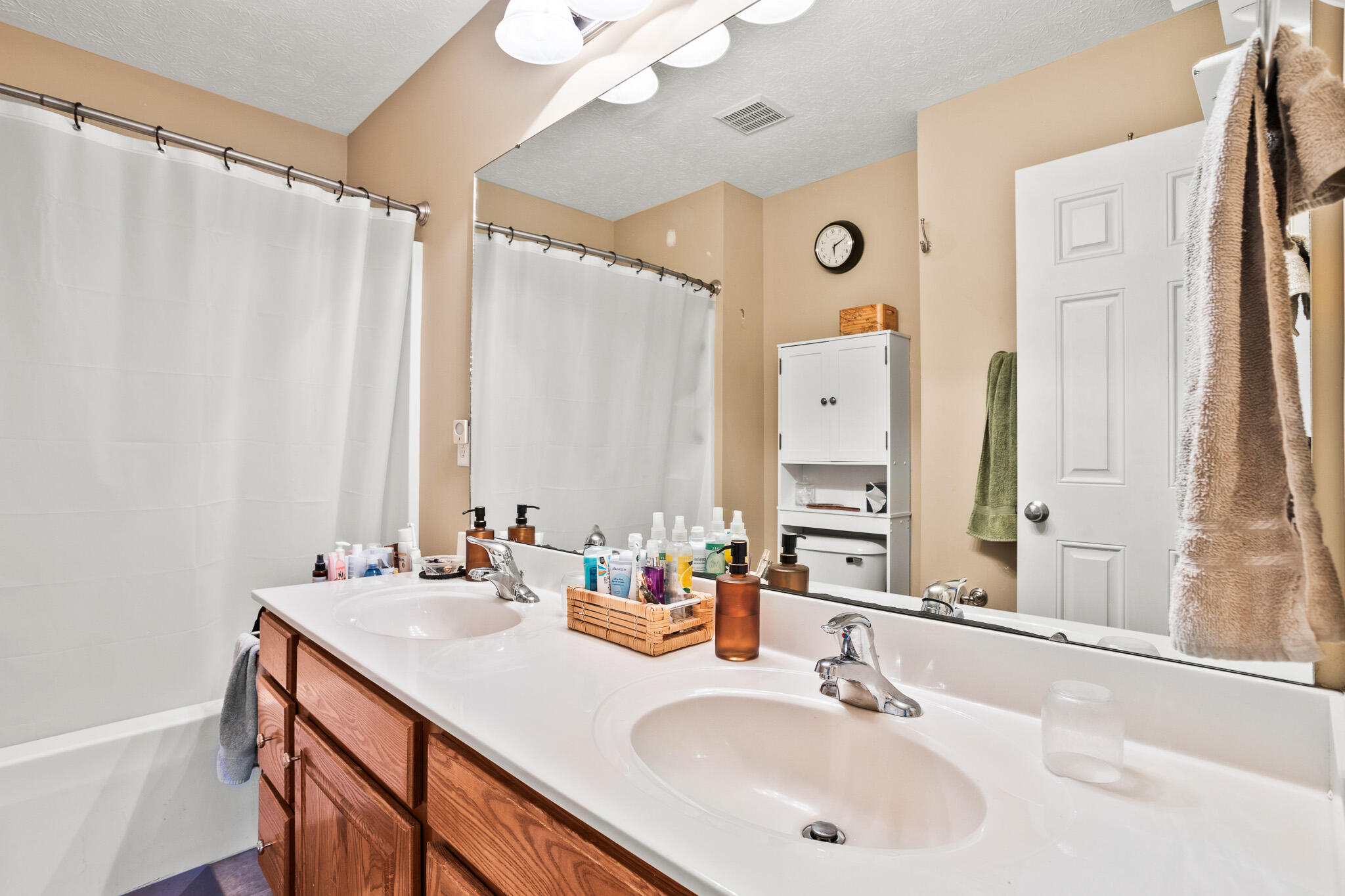 2490 Meadowpoint, Troy, Ohio 45373