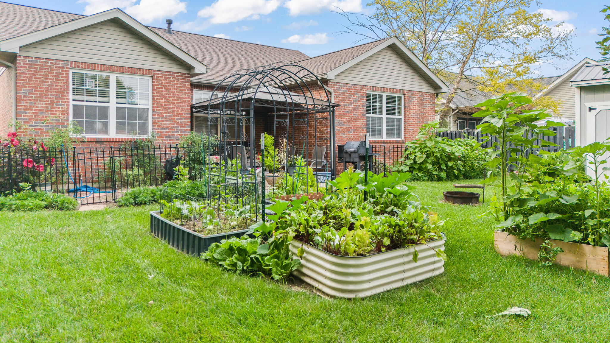 2490 Meadowpoint, Troy, Ohio 45373