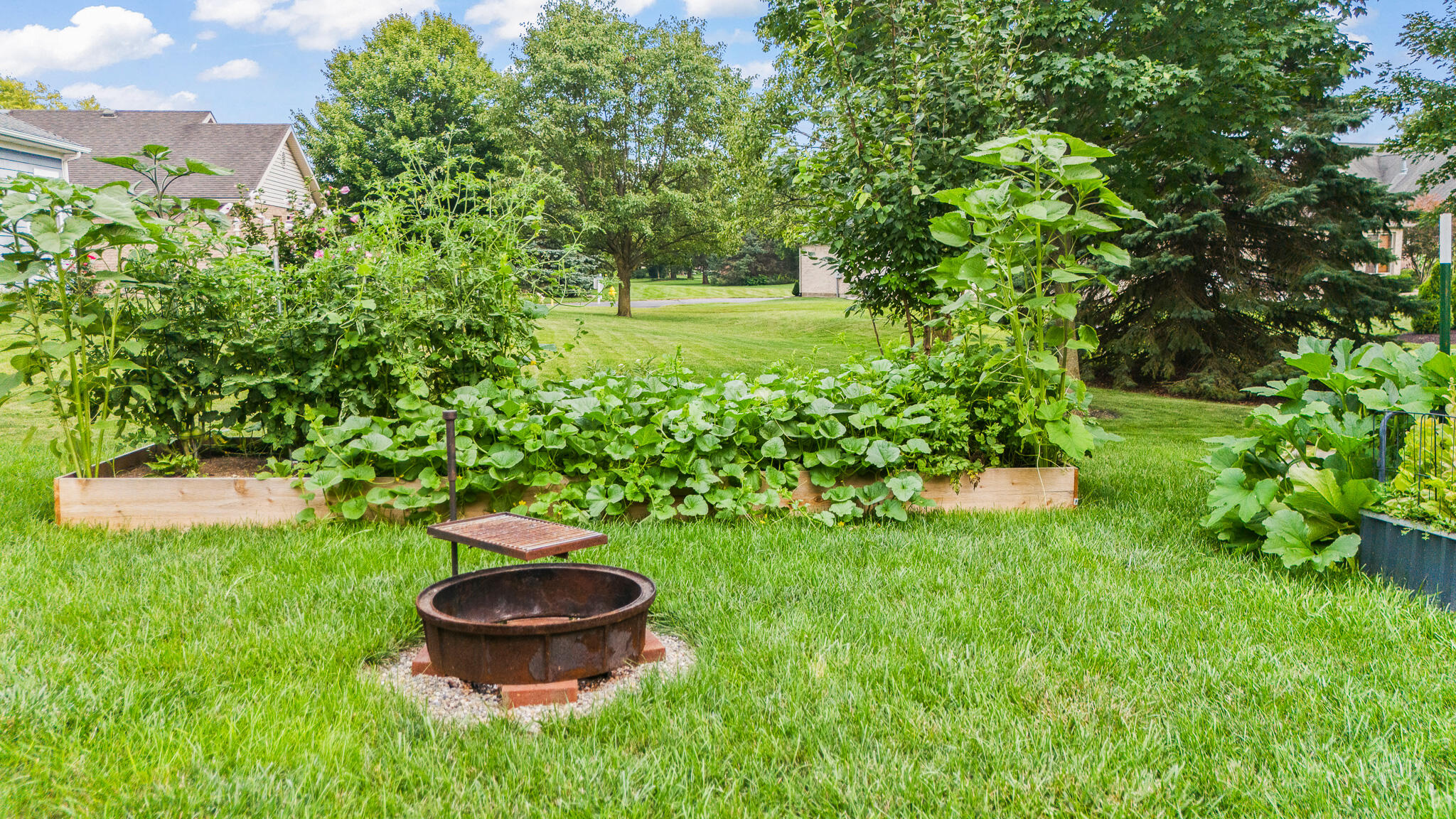 2490 Meadowpoint, Troy, Ohio 45373