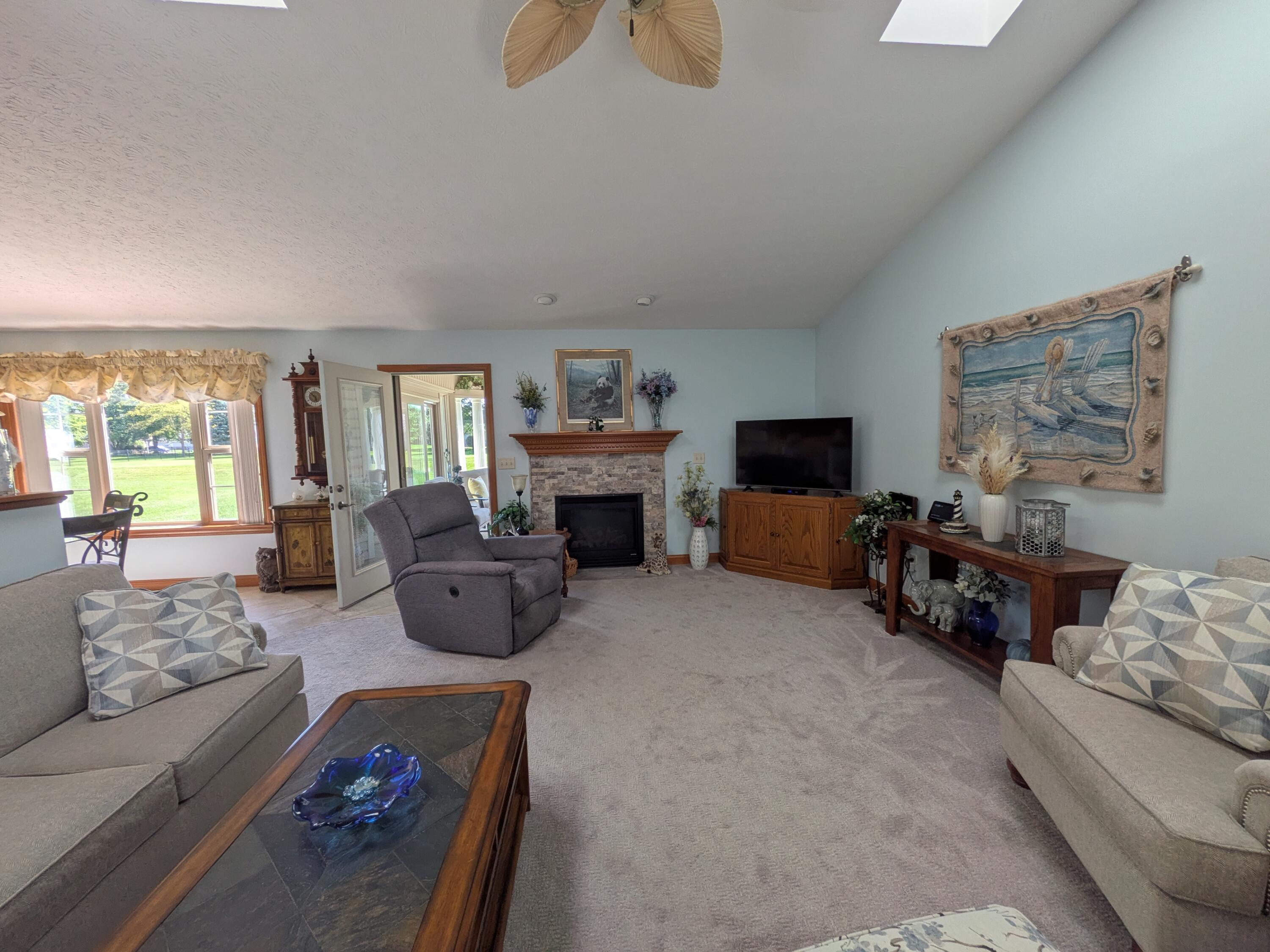 1455 Edinburgh, Troy, Ohio 45373