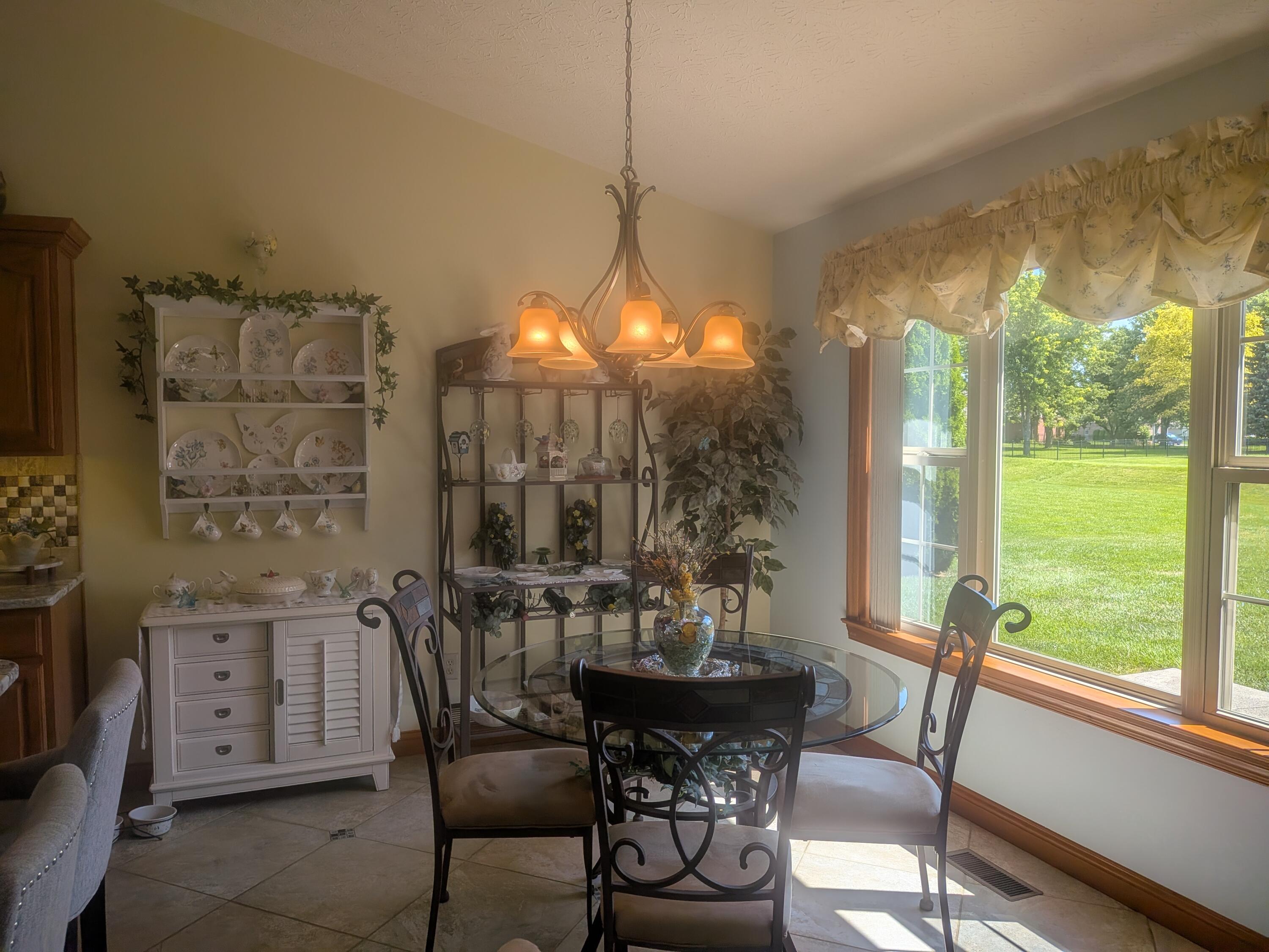 1455 Edinburgh, Troy, Ohio 45373