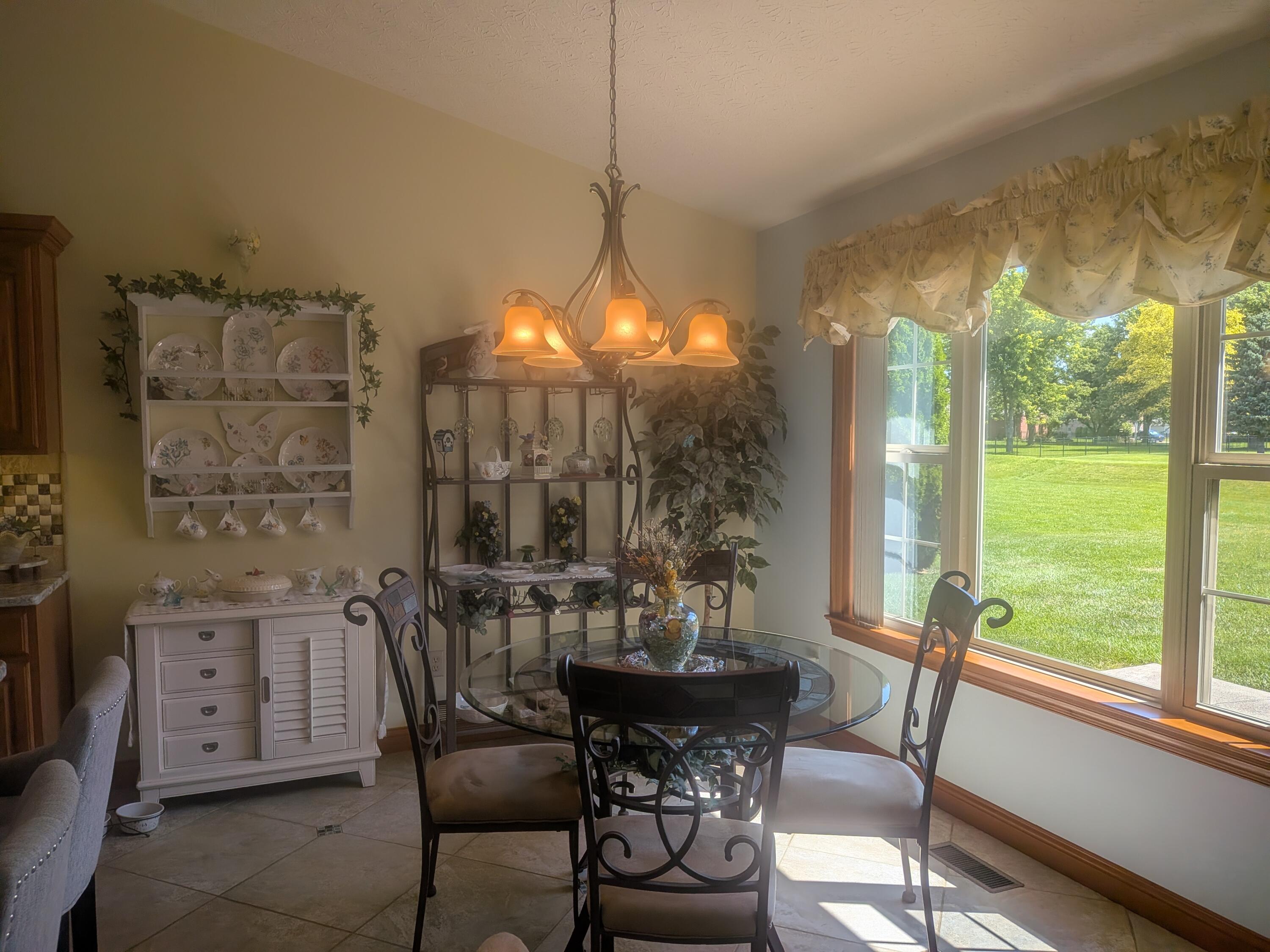 1455 Edinburgh, Troy, Ohio 45373