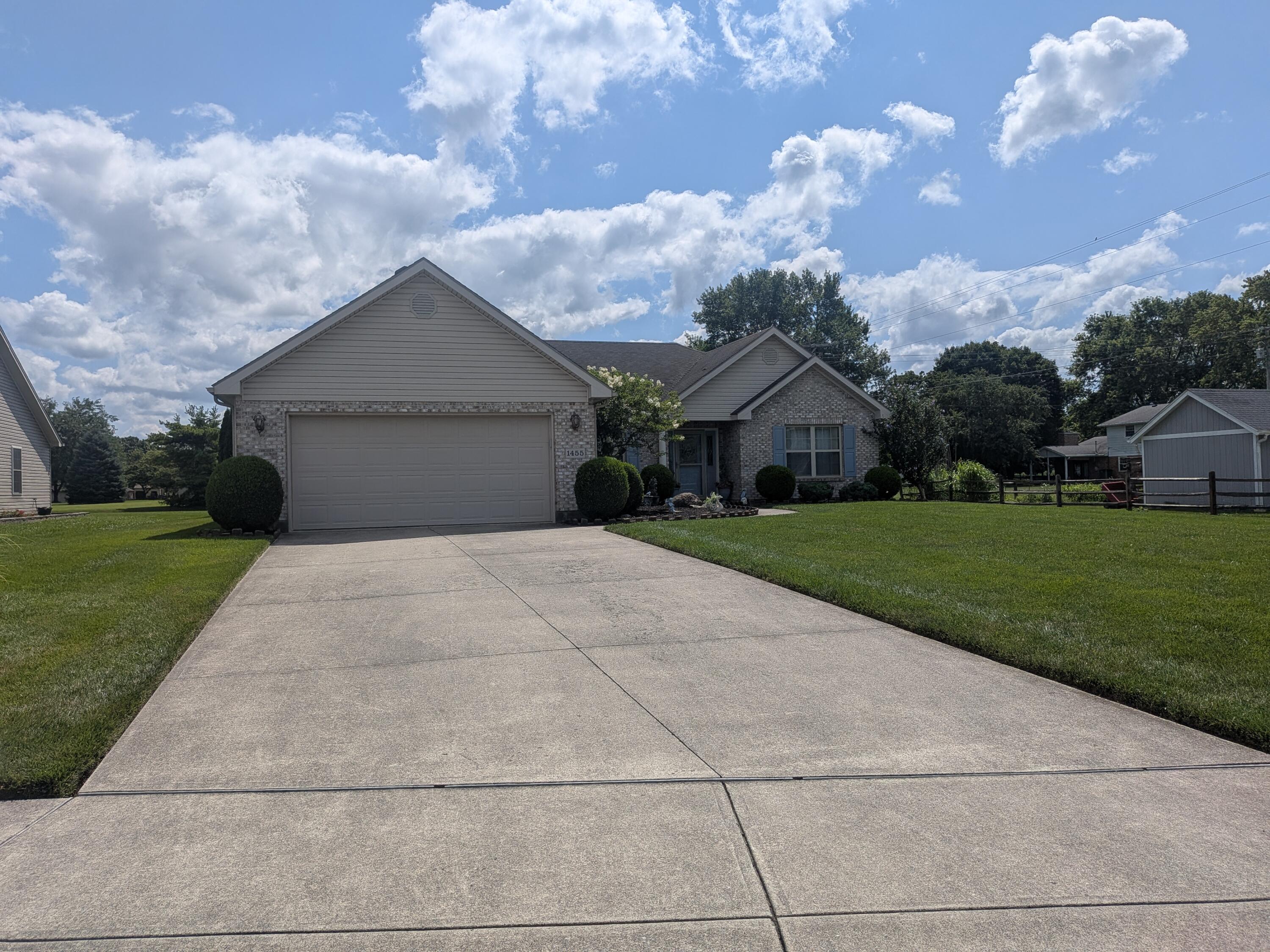1455 Edinburgh, Troy, Ohio 45373