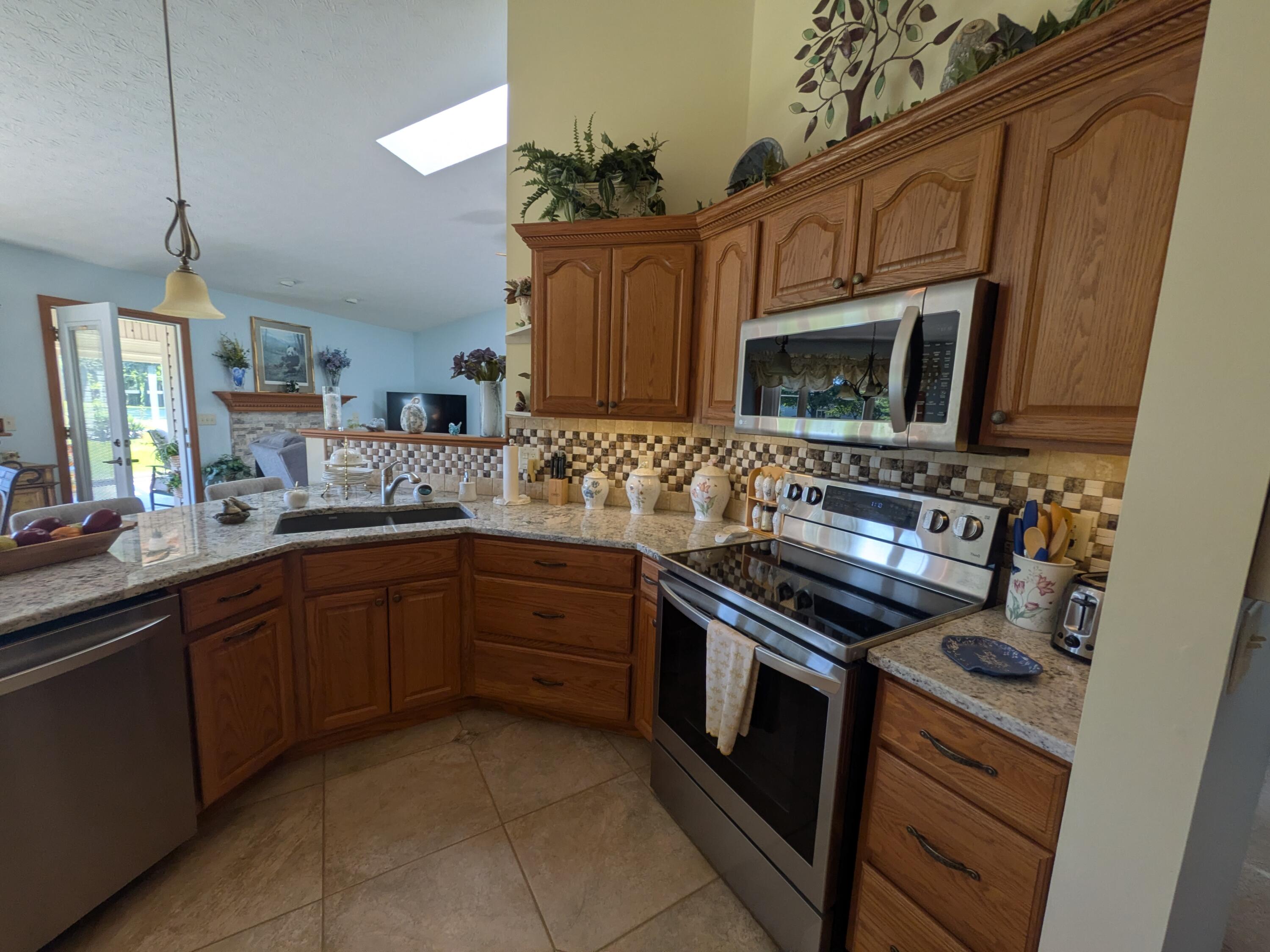 1455 Edinburgh, Troy, Ohio 45373