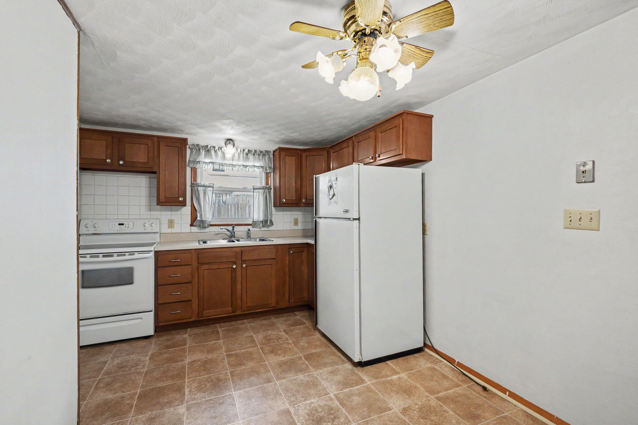 215 James, Bradford, Ohio 45308
