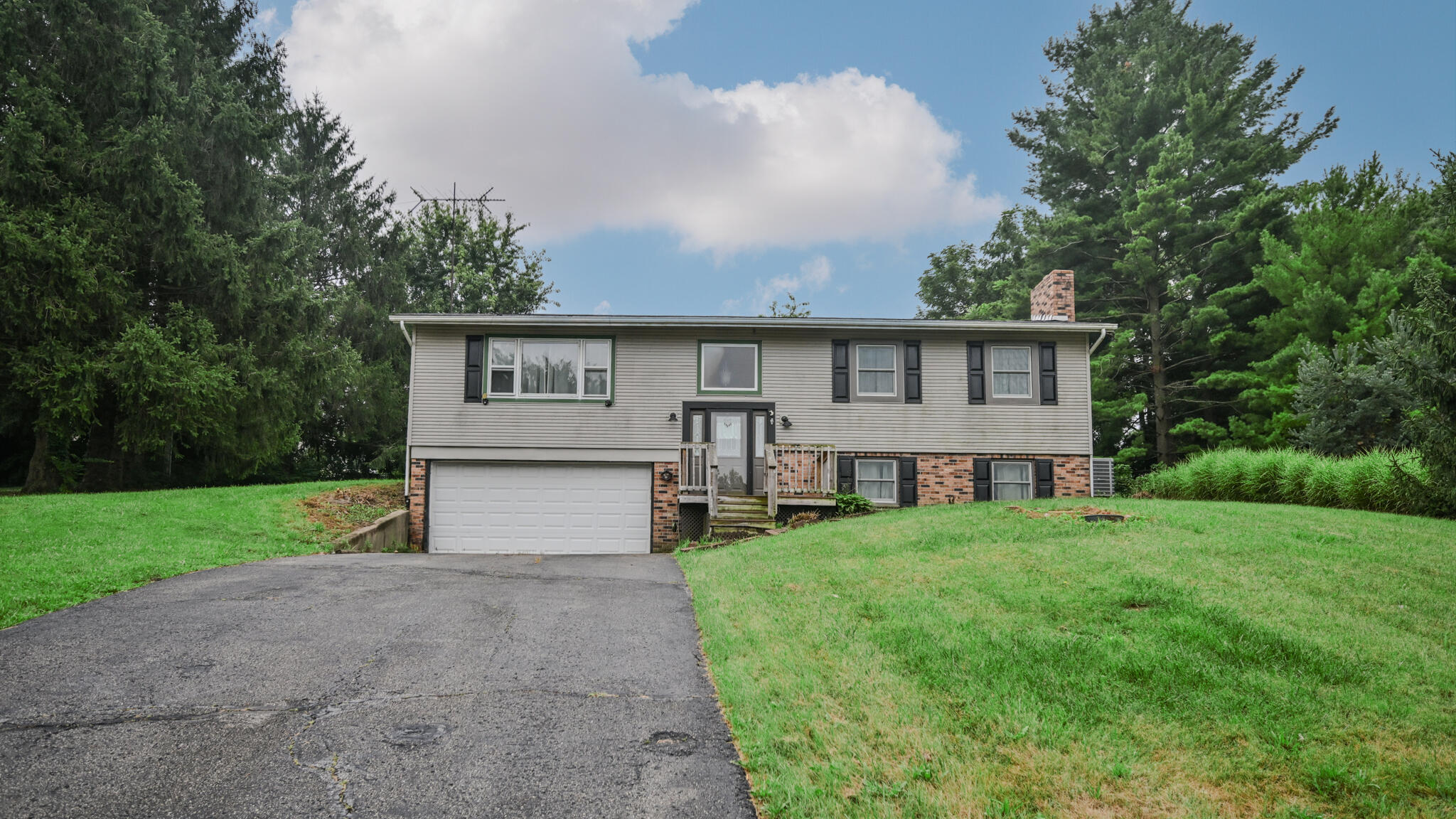 668 Suncrest, Springfield, Ohio 45503