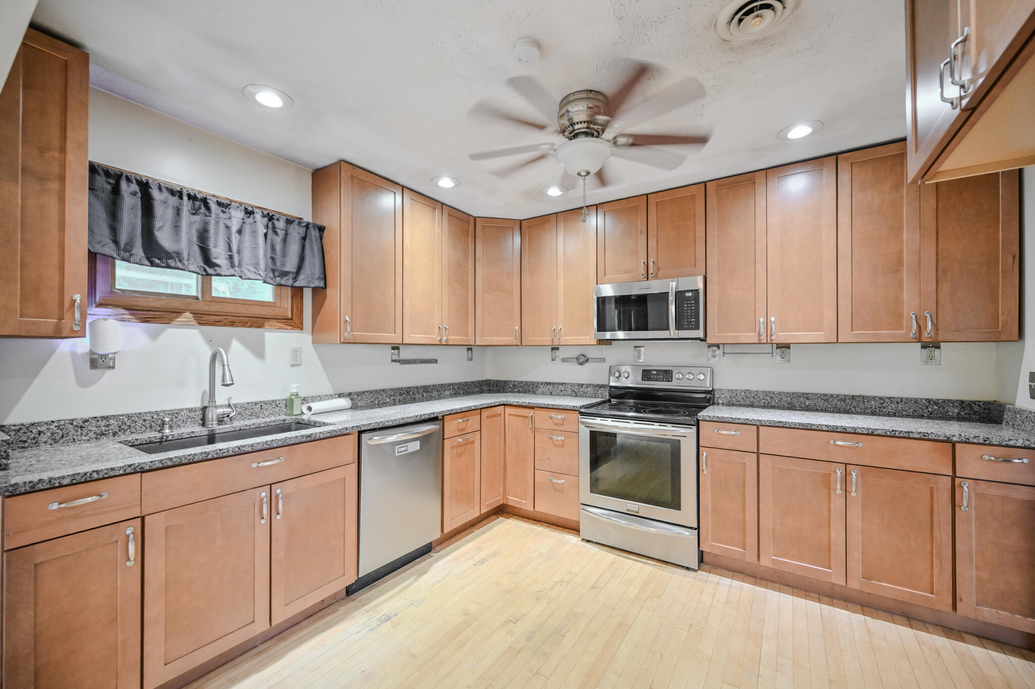 668 Suncrest, Springfield, Ohio 45503
