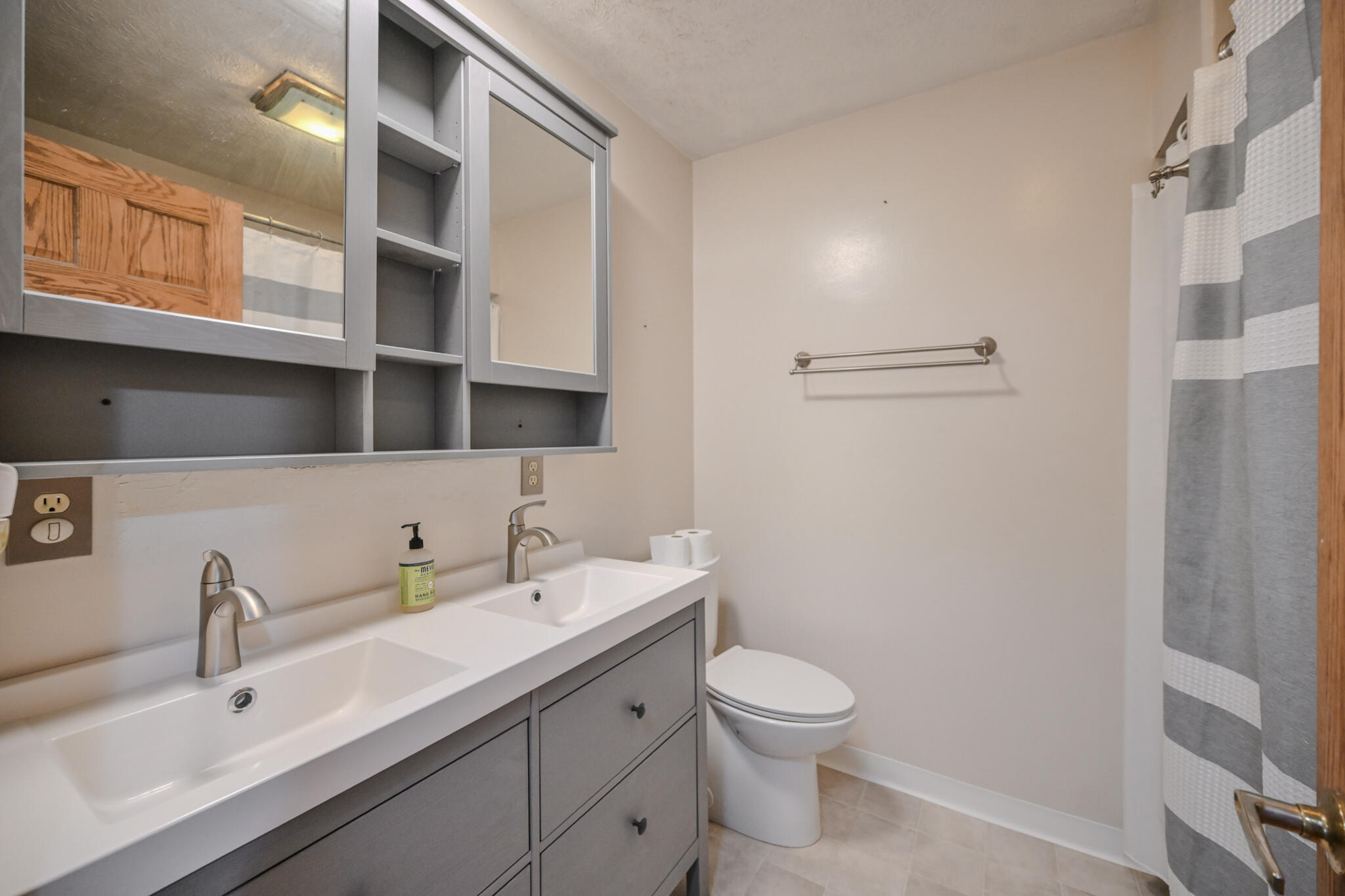 668 Suncrest, Springfield, Ohio 45503