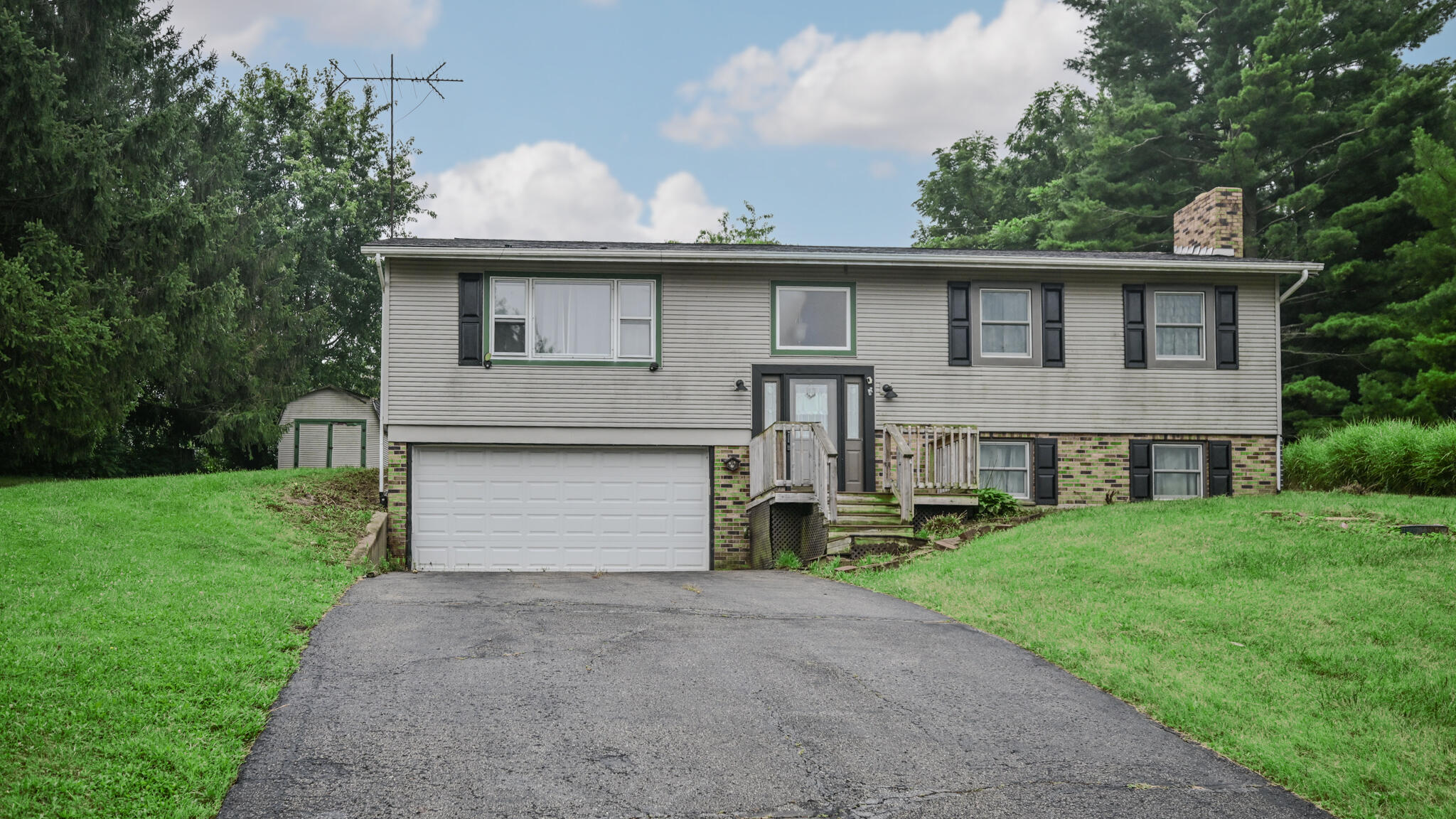 668 Suncrest, Springfield, Ohio 45503