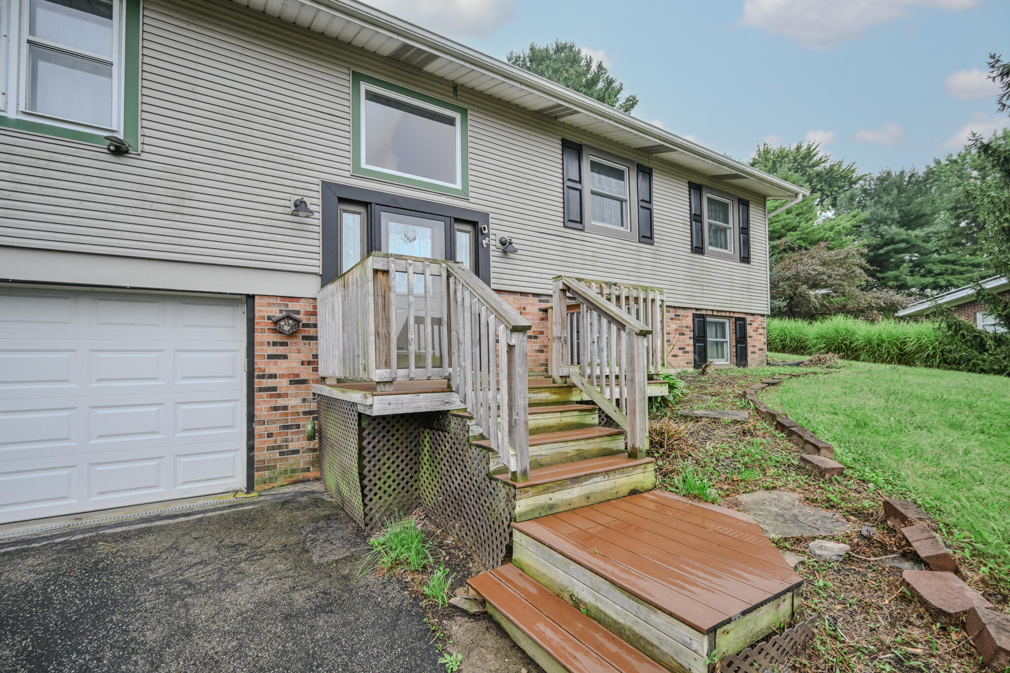 668 Suncrest, Springfield, Ohio 45503