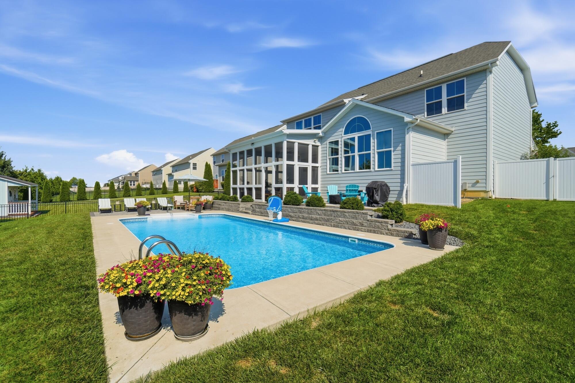 3302 Heatherstone, Troy, Ohio 45373