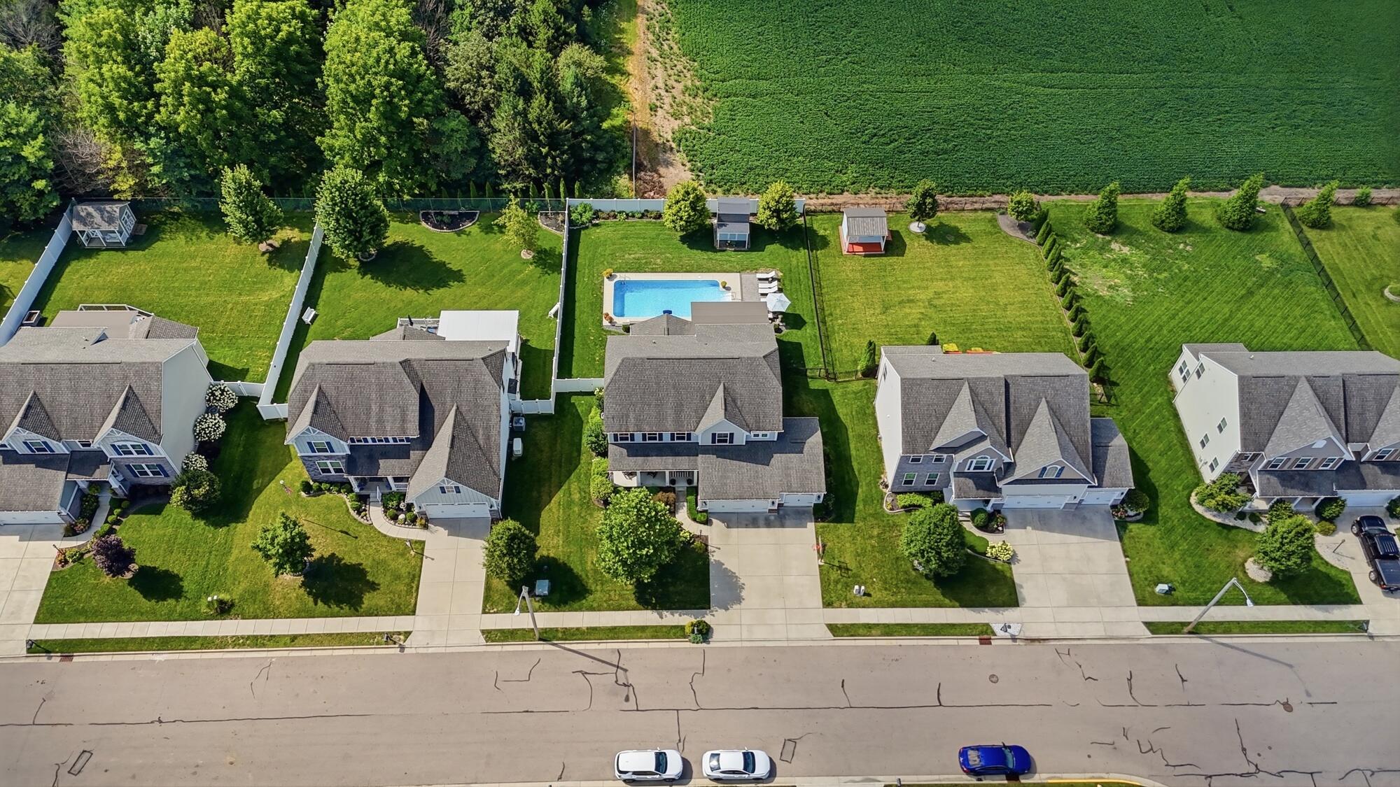 3302 Heatherstone, Troy, Ohio 45373