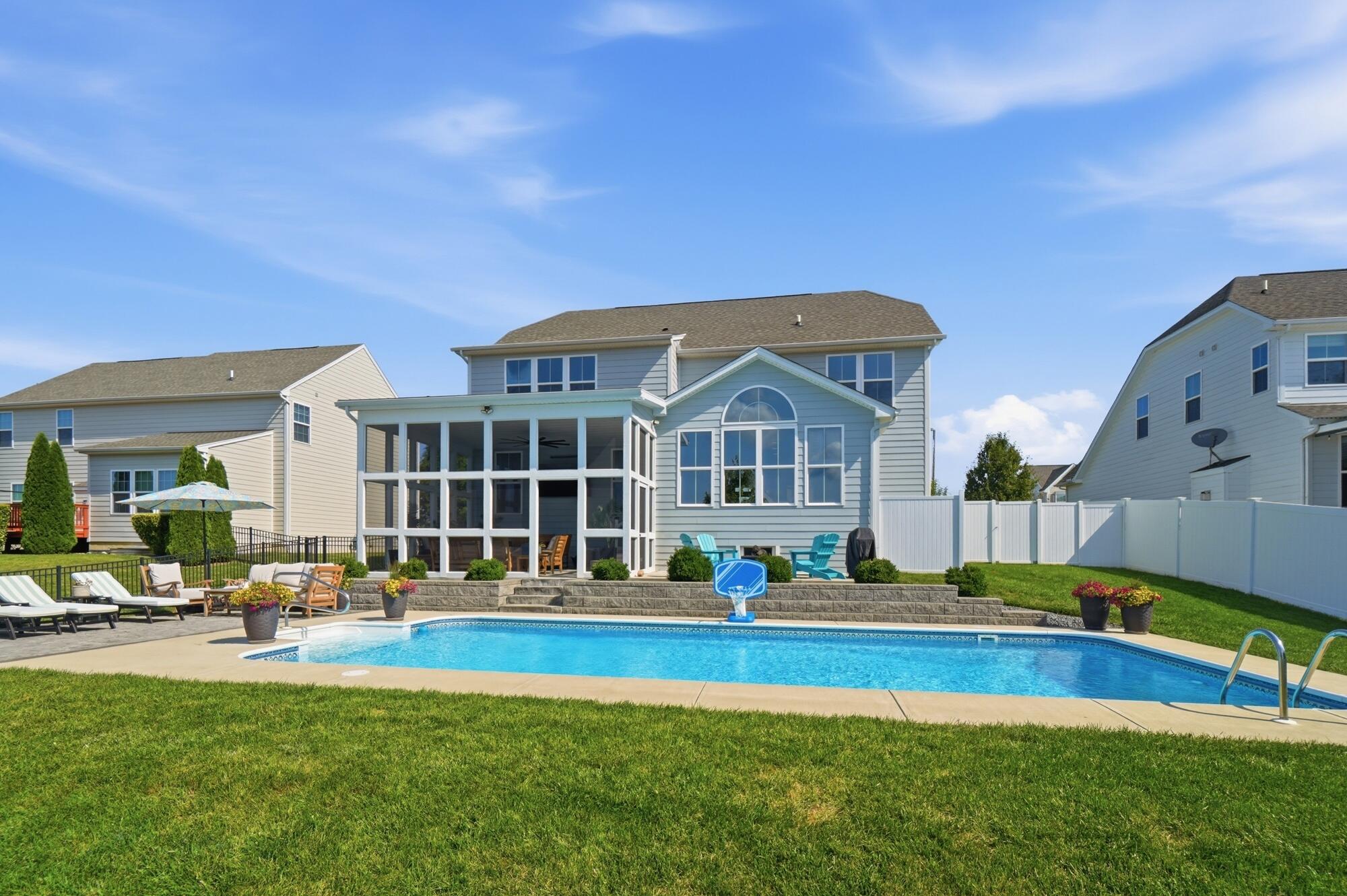 3302 Heatherstone, Troy, Ohio 45373