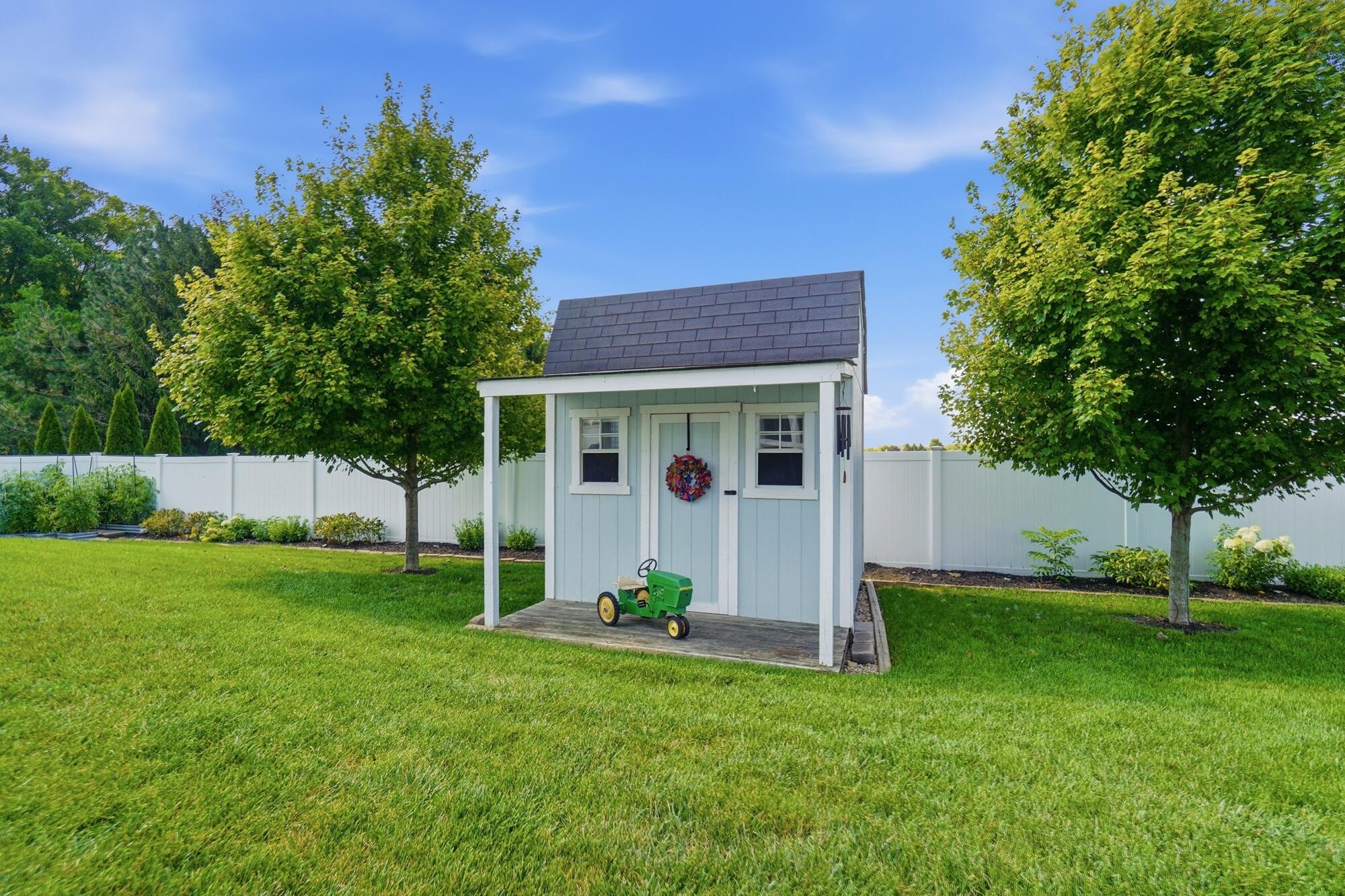 3302 Heatherstone, Troy, Ohio 45373