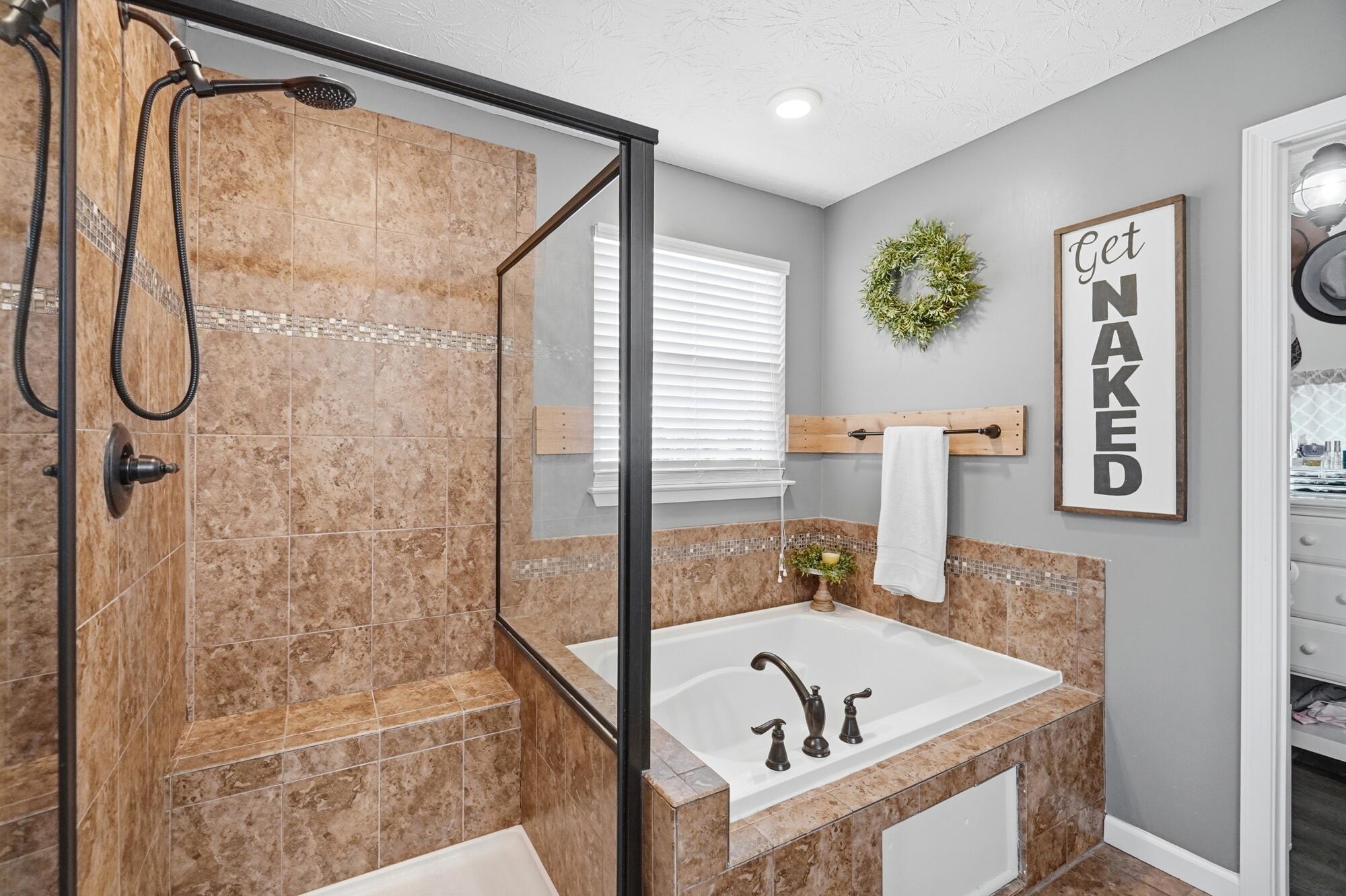 3302 Heatherstone, Troy, Ohio 45373