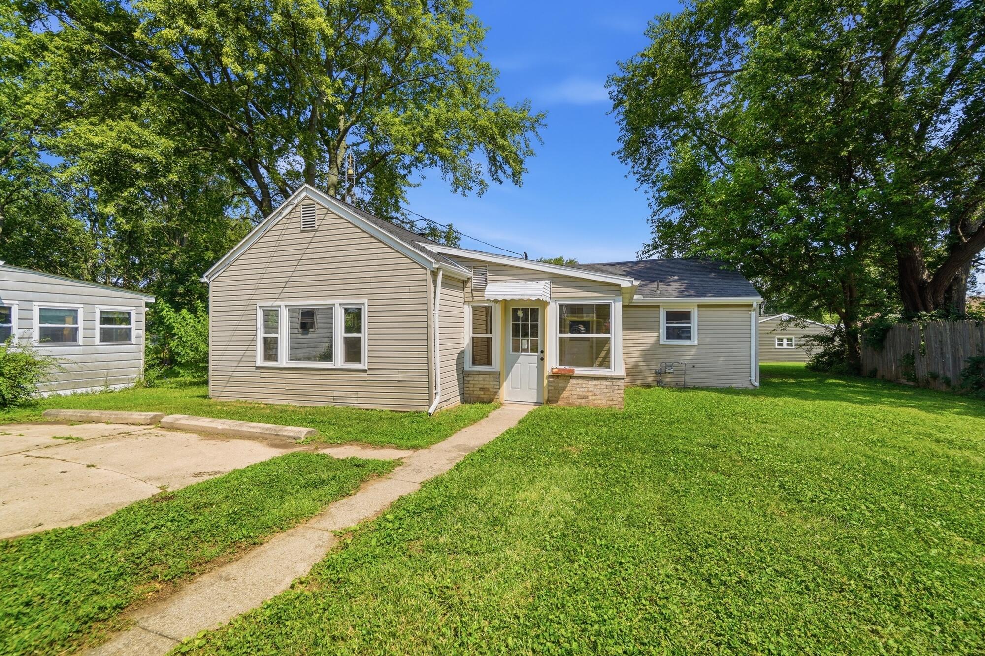 140 Keller, Bradford, Ohio 45308