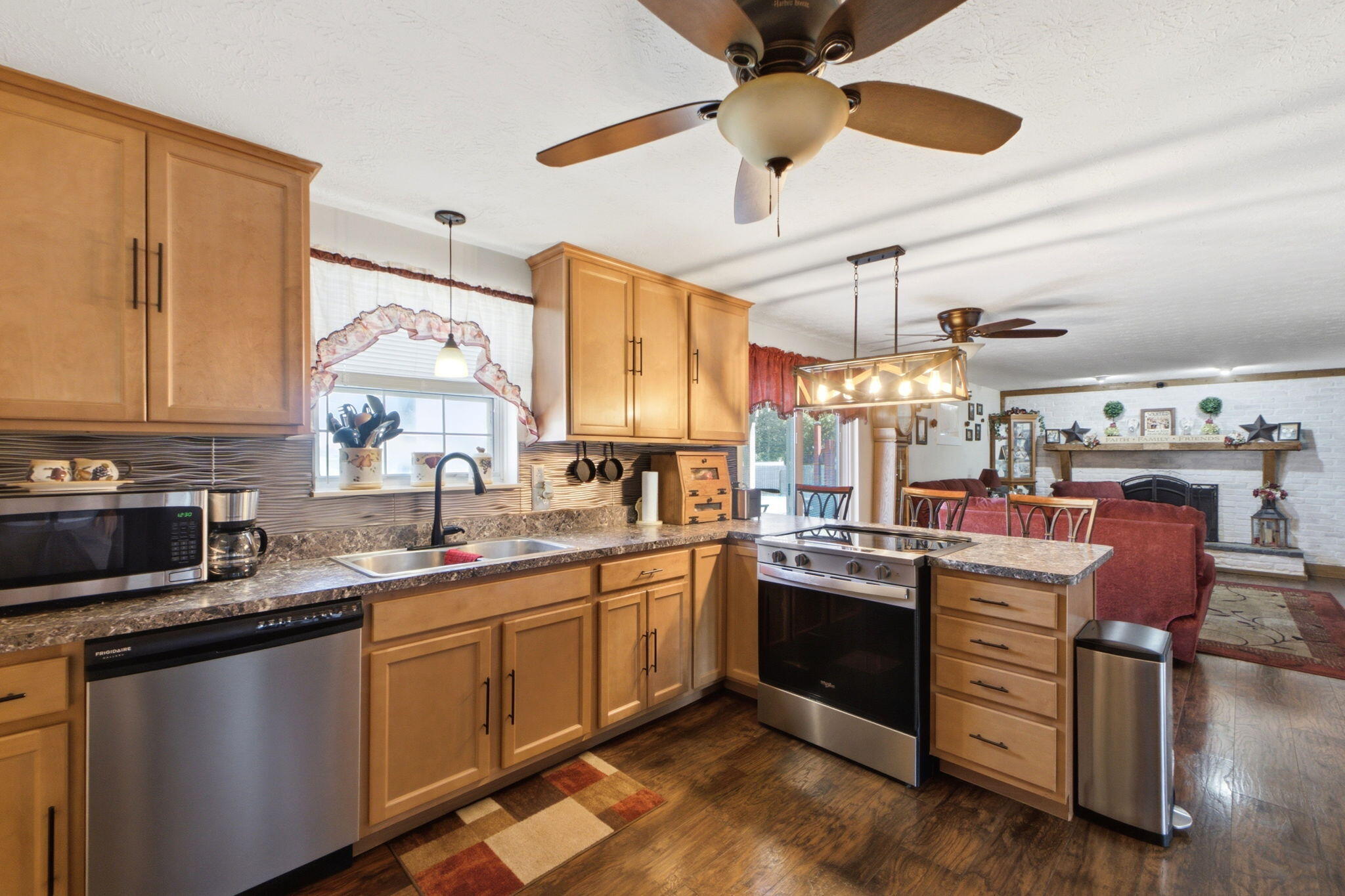5258 County Line, Springfield, Ohio 45502