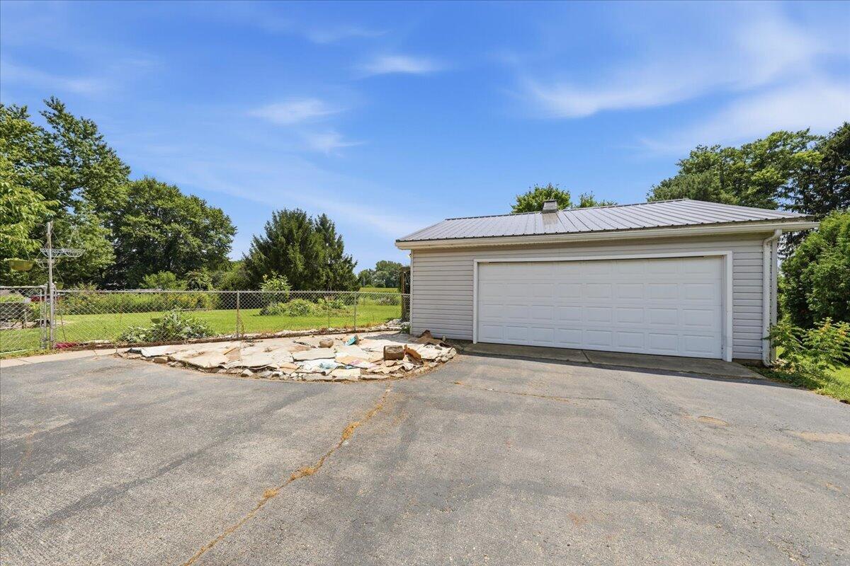 6343 Old Columbus, Springfield, Ohio 45502