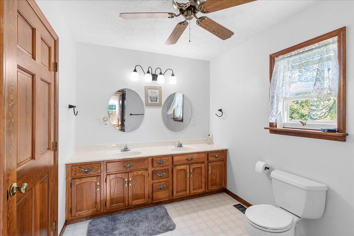 1380 County Road 11, Bellefontaine, Ohio 43311