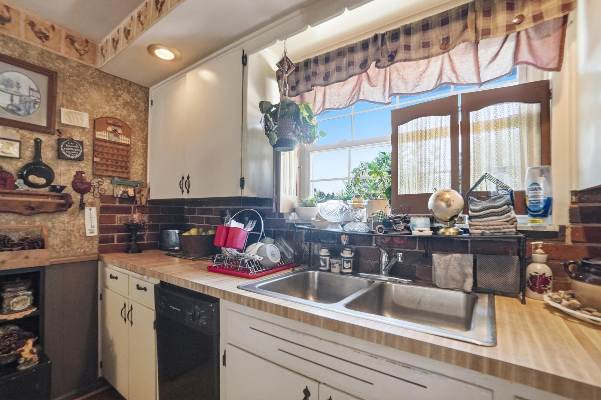 821 Circle, Wapakoneta, Ohio 45895