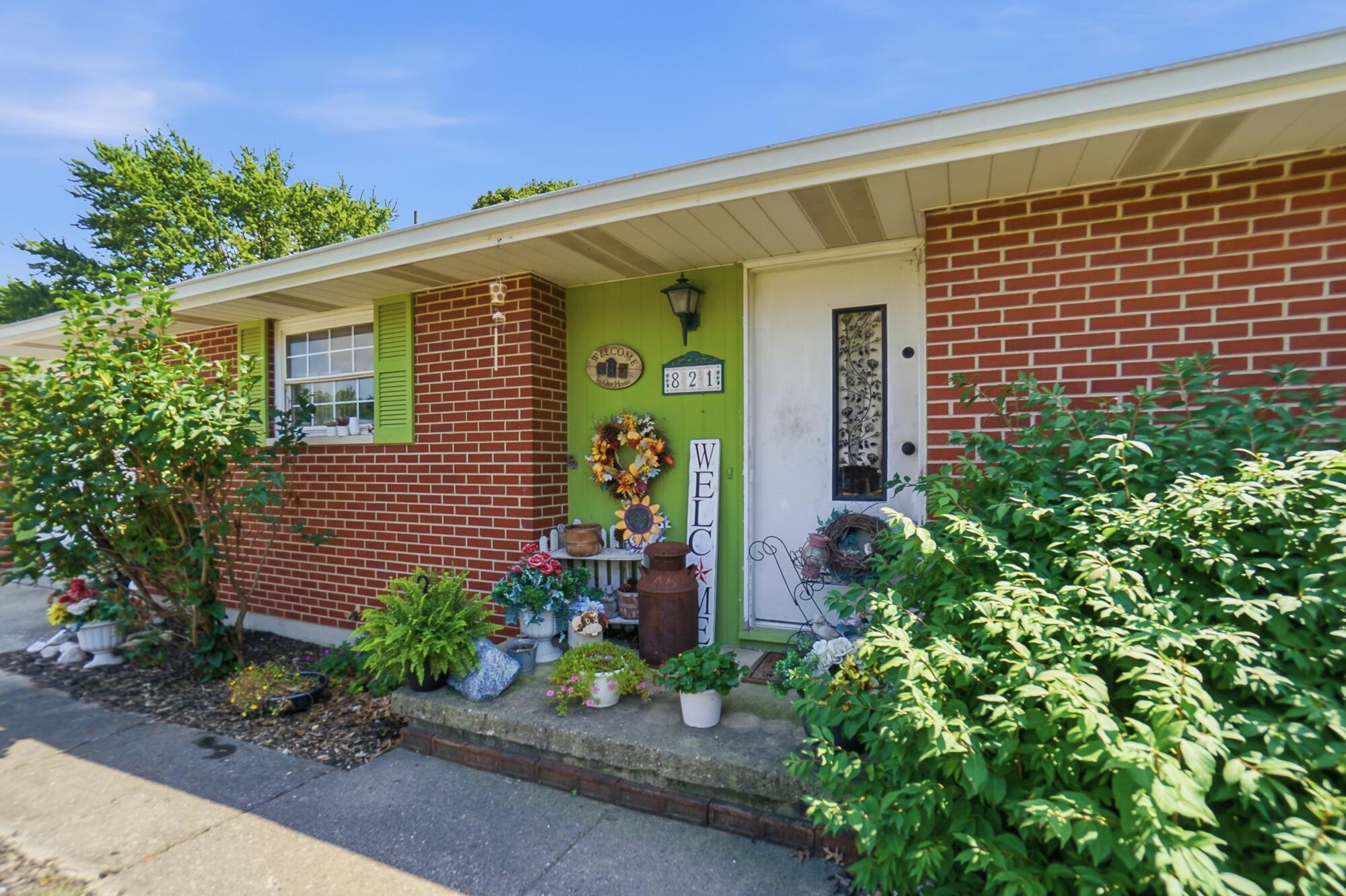 821 Circle, Wapakoneta, Ohio 45895