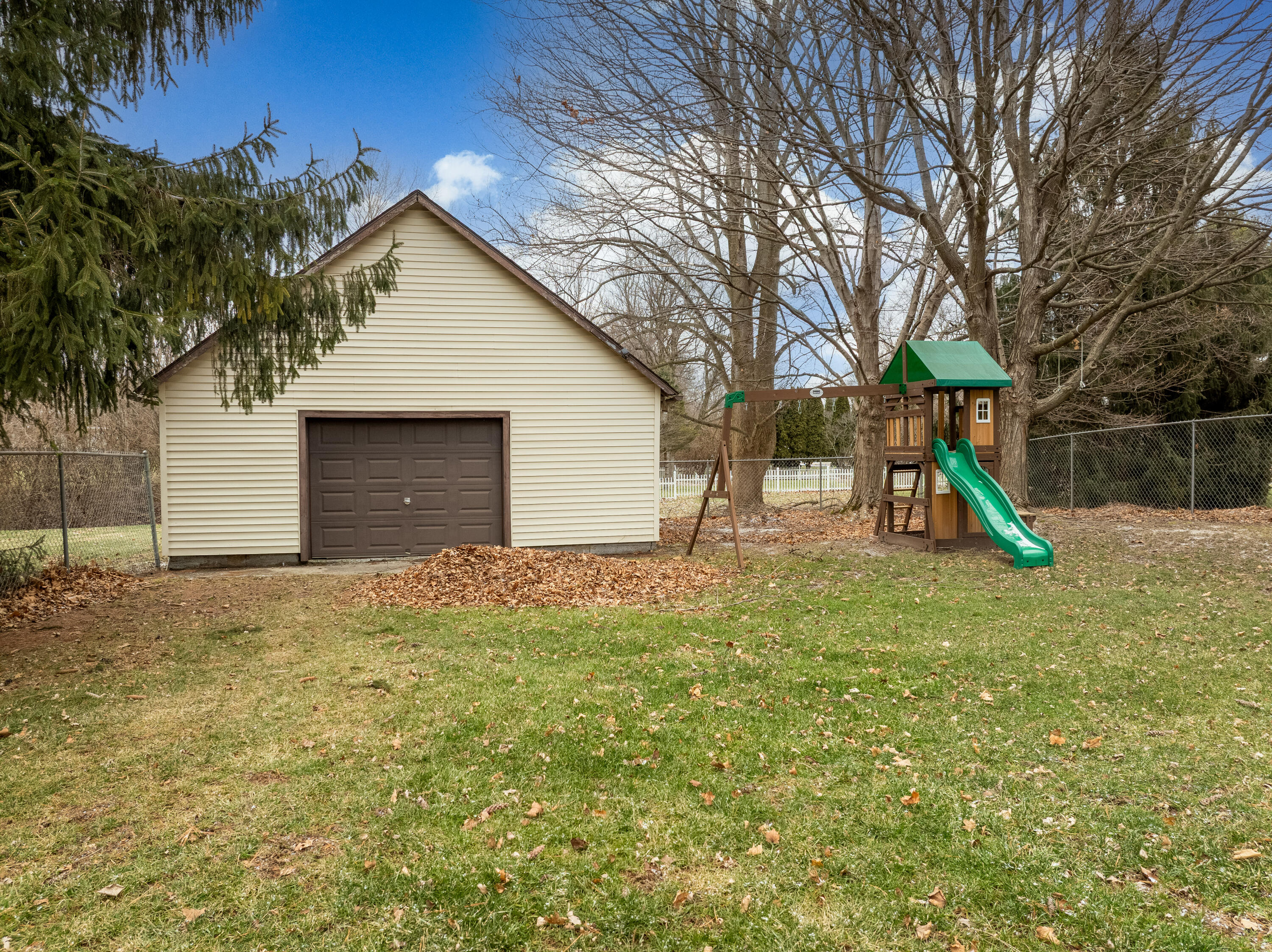 3352 Hodgin, Richmond, Indiana 47374