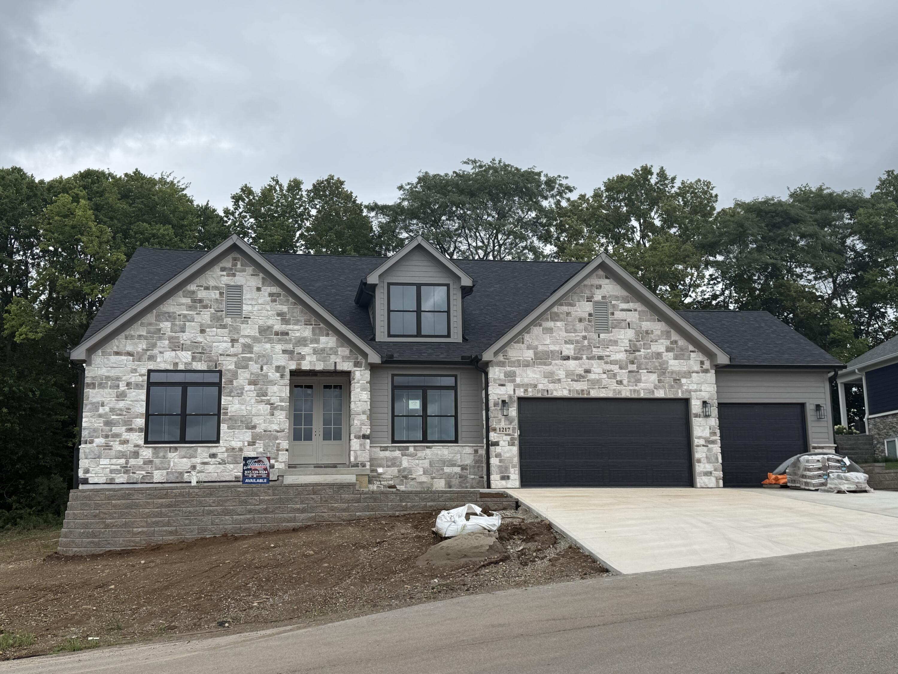 1217 Knob Hill, Troy, Ohio 45373