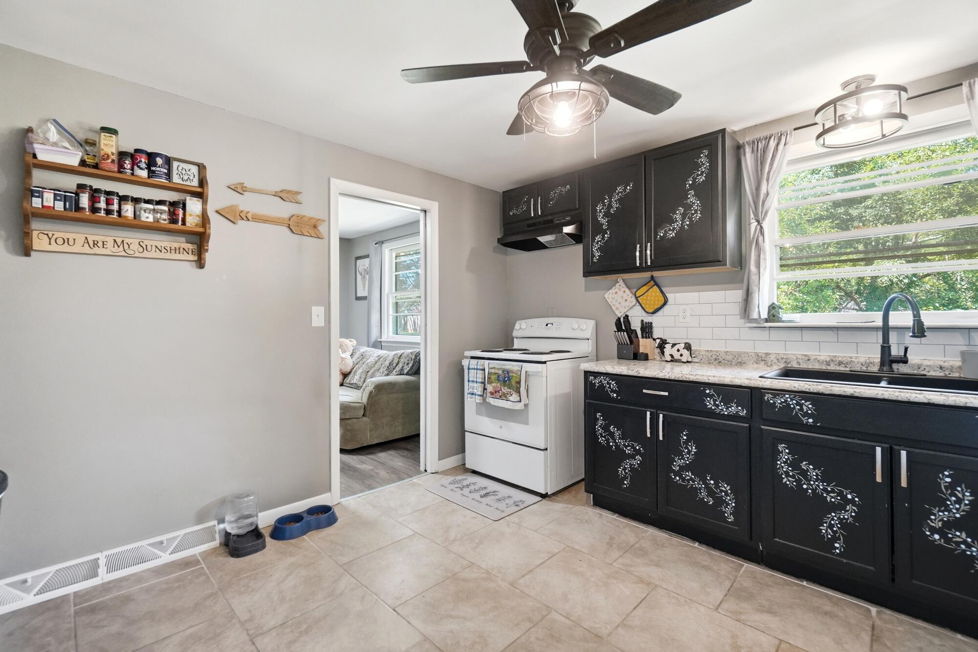 1450 Moorefield, Springfield, Ohio 45503