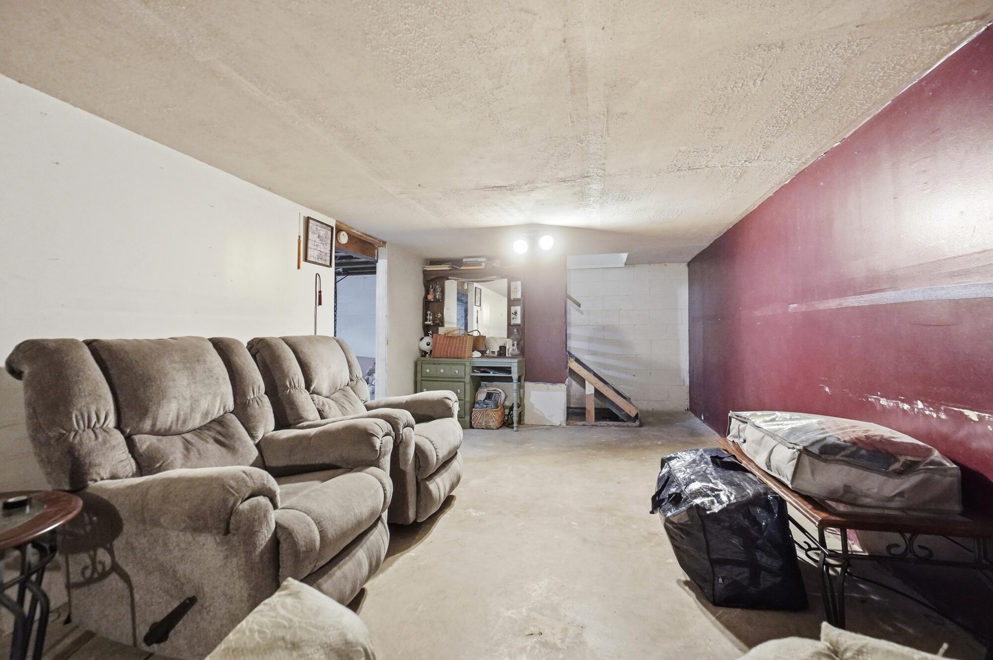 1450 Moorefield, Springfield, Ohio 45503