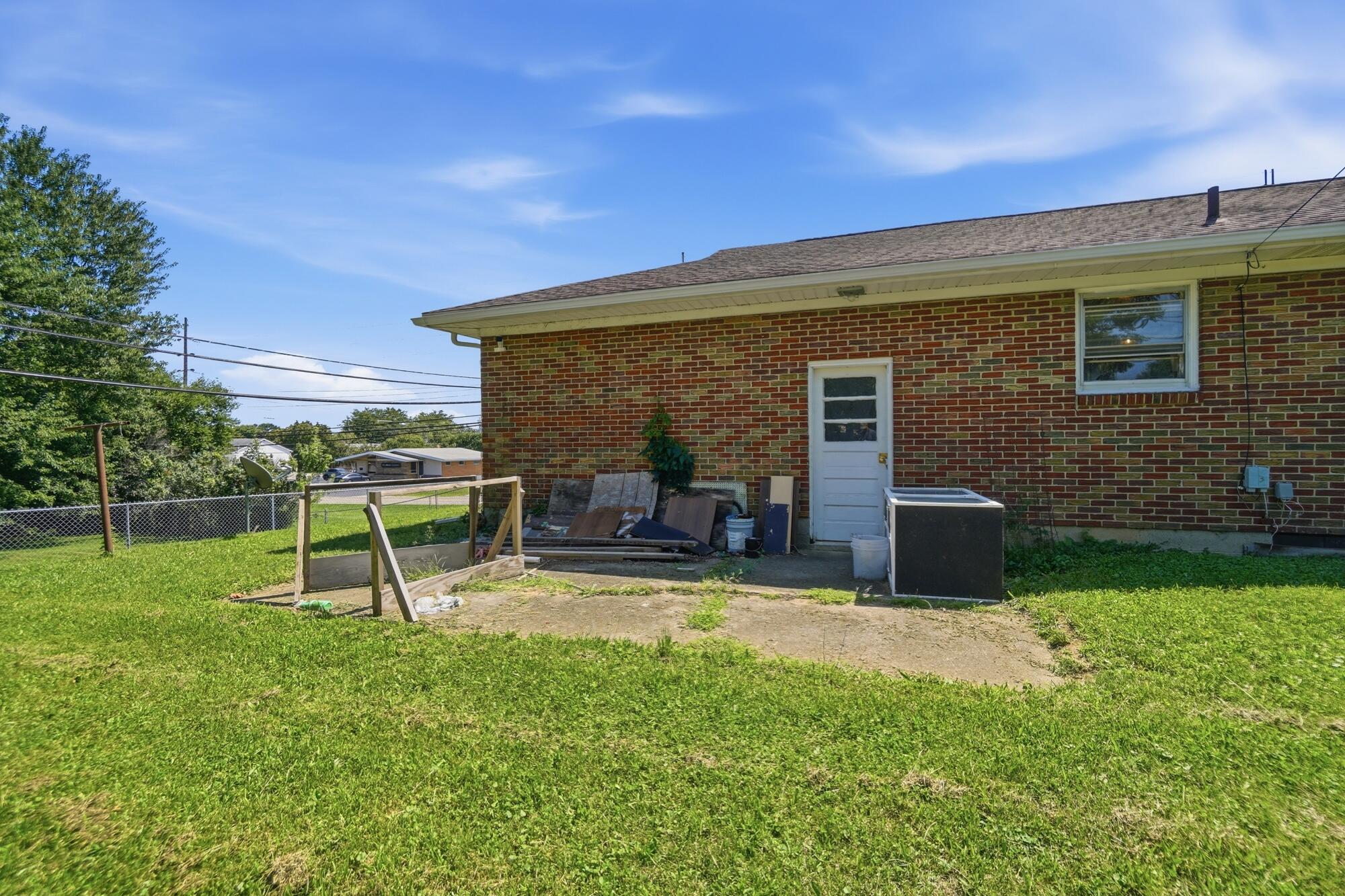 1450 Moorefield, Springfield, Ohio 45503