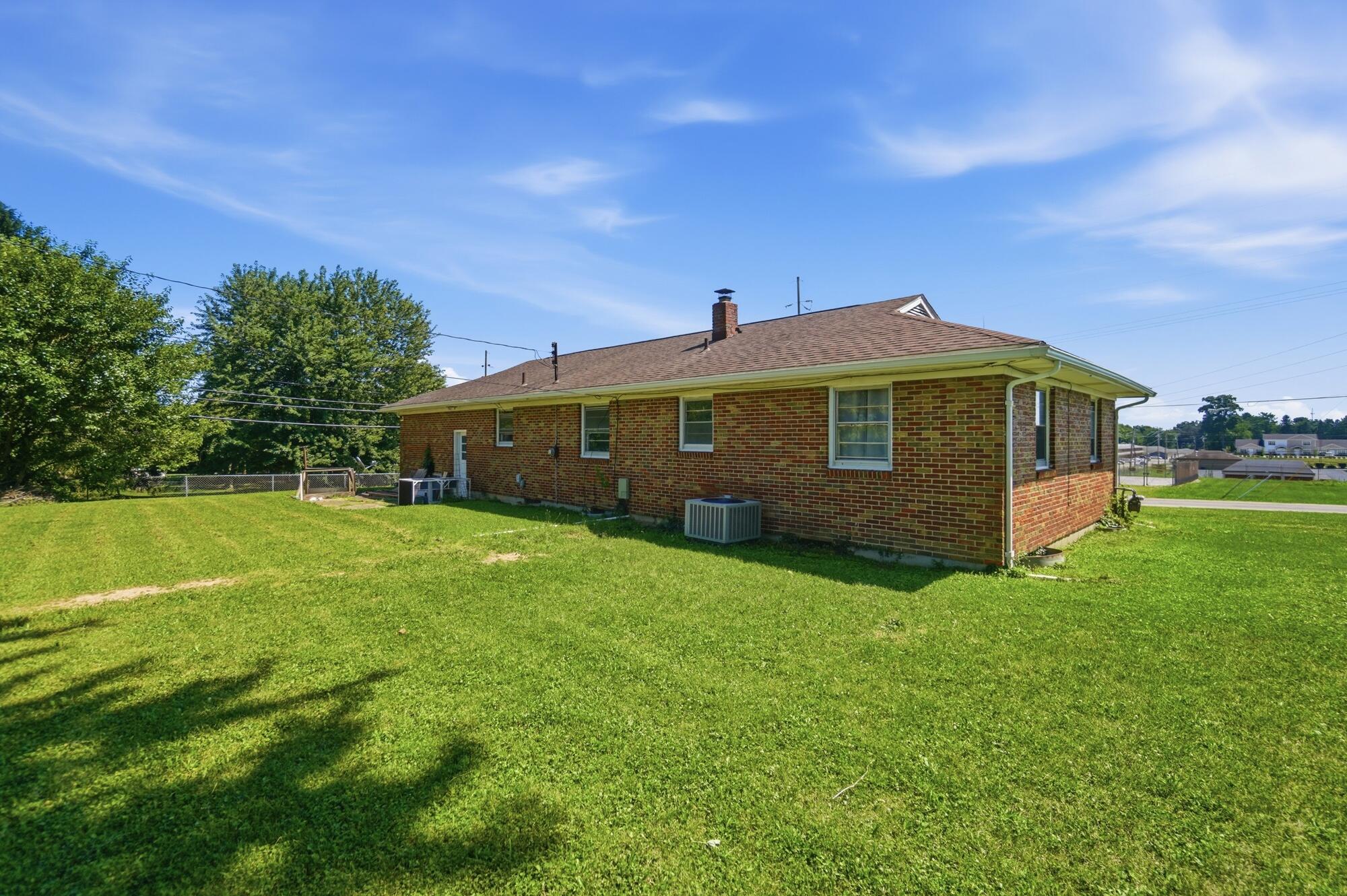 1450 Moorefield, Springfield, Ohio 45503