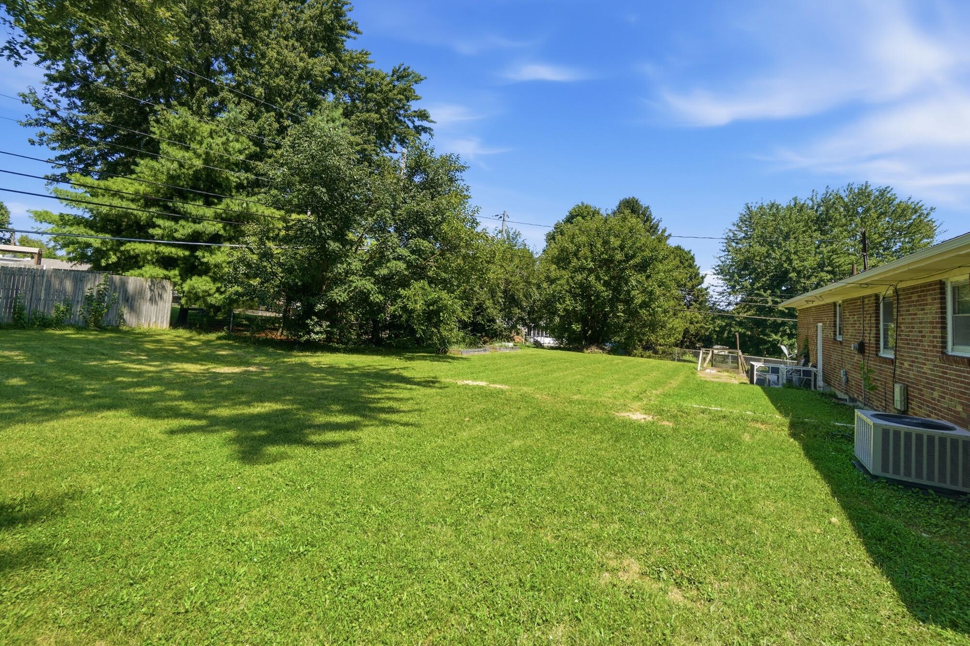 1450 Moorefield, Springfield, Ohio 45503