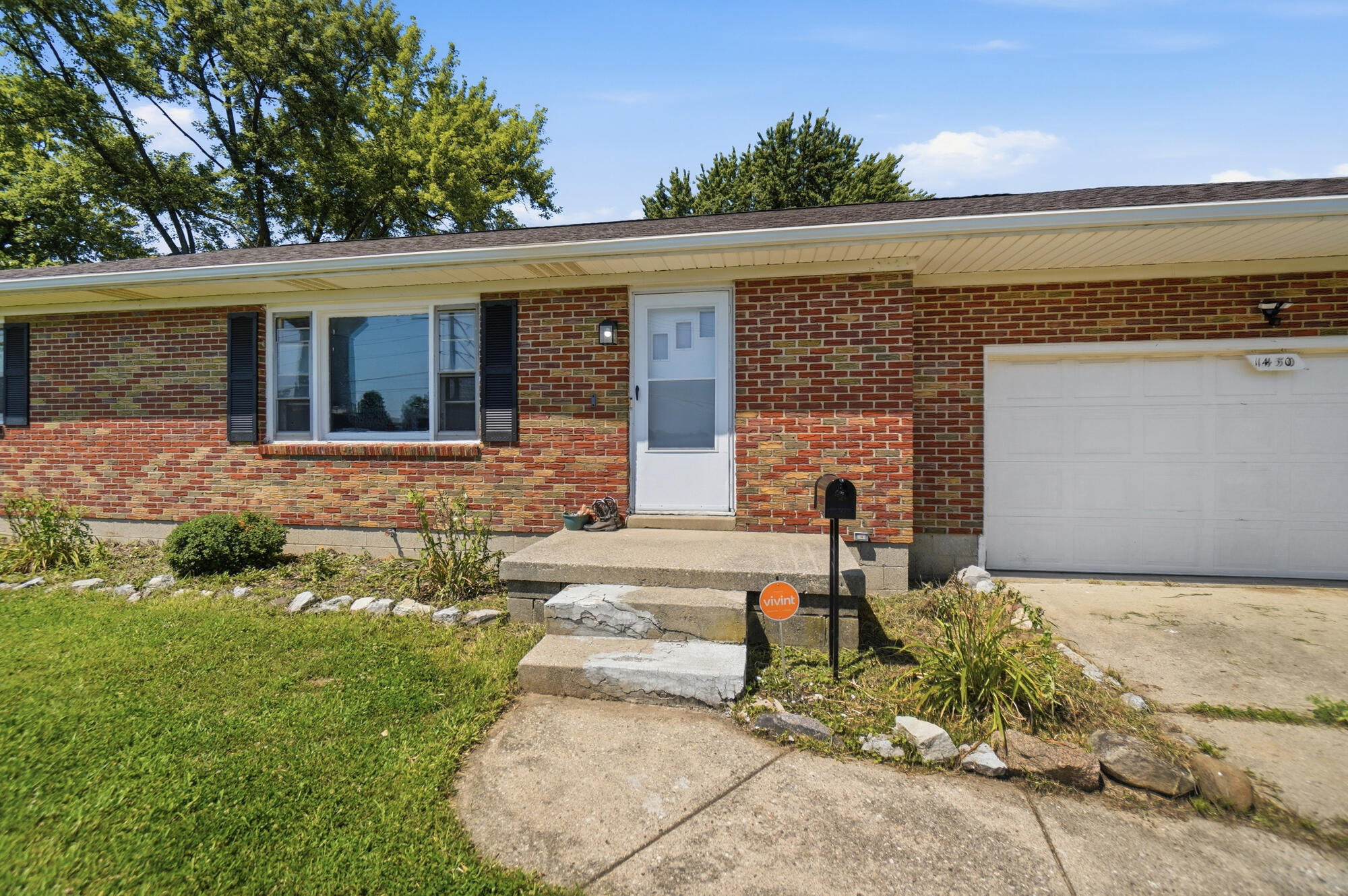 1450 Moorefield, Springfield, Ohio 45503