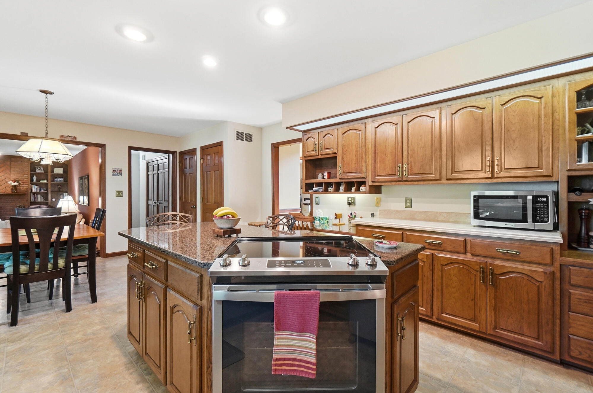 2340 Rockingham, Troy, Ohio 45373