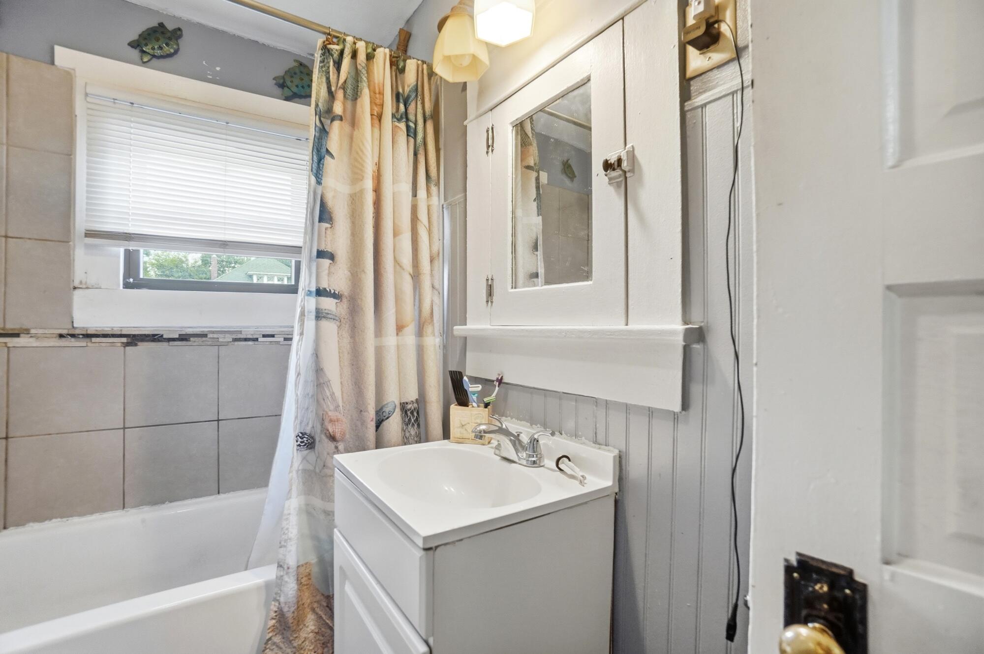 1587 Charles, Springfield, Ohio 45505