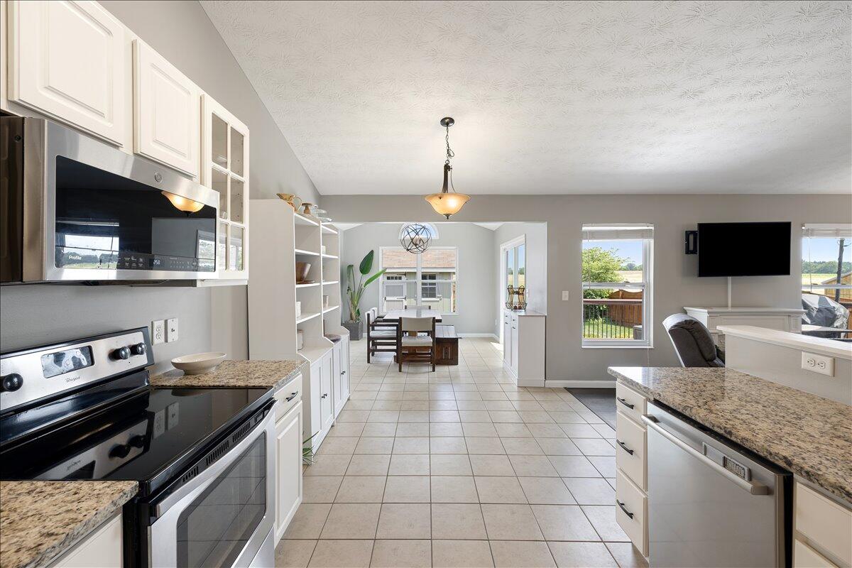 1845 Hunters Ridge, Troy, Ohio 45373