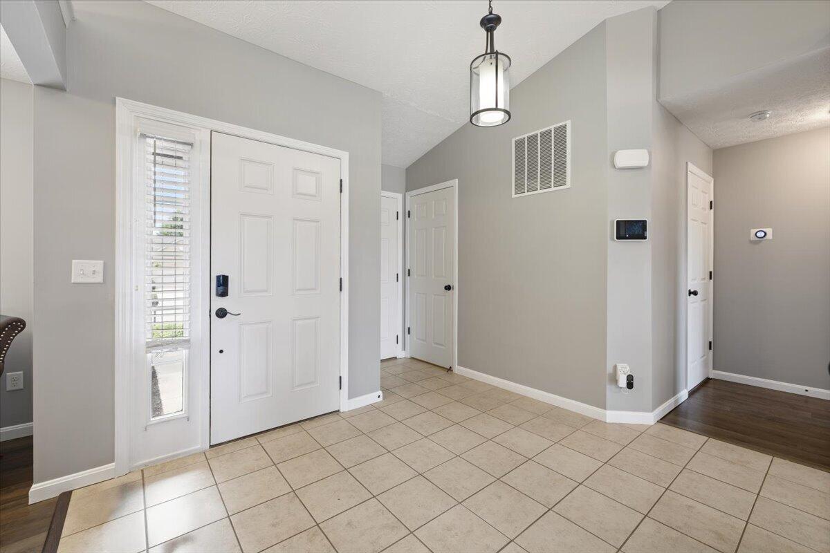 1845 Hunters Ridge, Troy, Ohio 45373