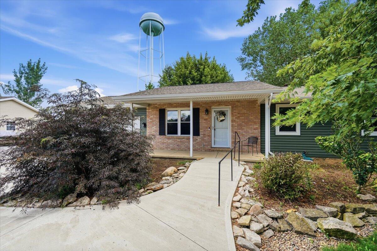 49 Lloyd, North Lewisburg, Ohio 43060