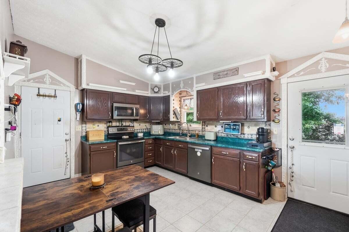 49 Lloyd, North Lewisburg, Ohio 43060