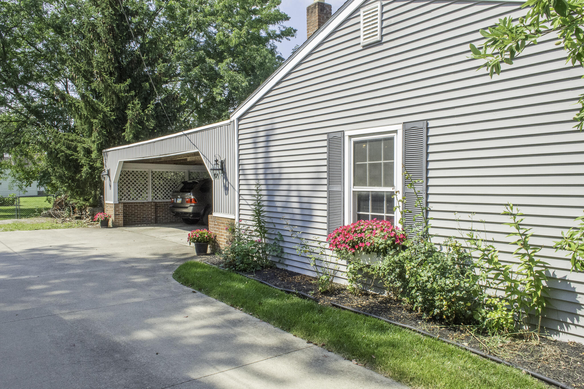 811 Benton, Wapakoneta, Ohio 45895