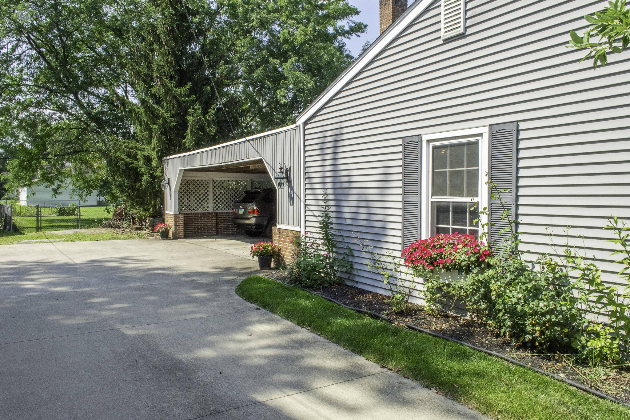 811 Benton, Wapakoneta, Ohio 45895