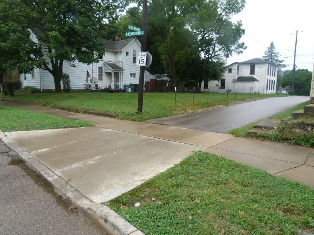 327 Yellow Springs, Springfield, Ohio 45504