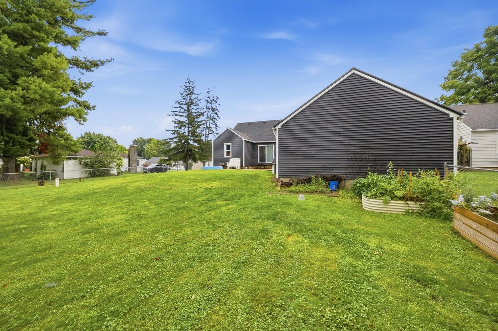 39 Oaksmere, Springfield, Ohio 45503