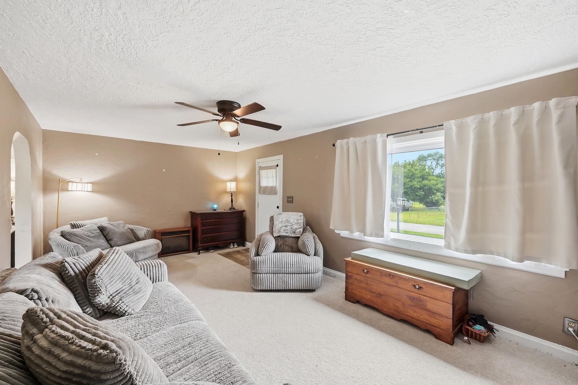 39 Oaksmere, Springfield, Ohio 45503