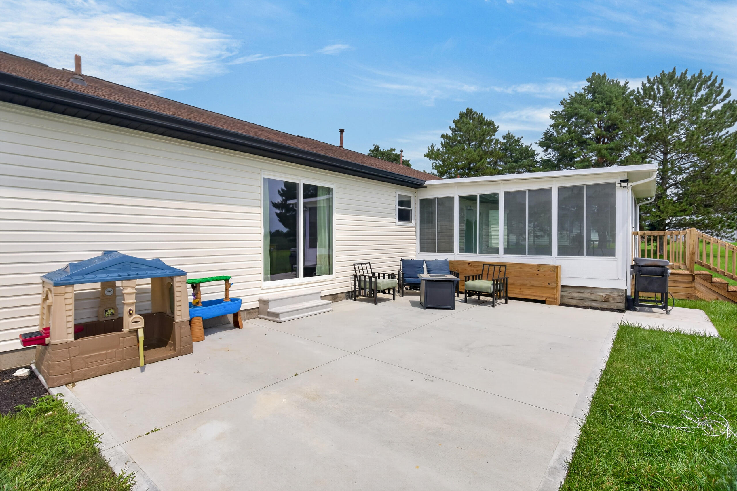 17212 Sharp, Sidney, Ohio 45365