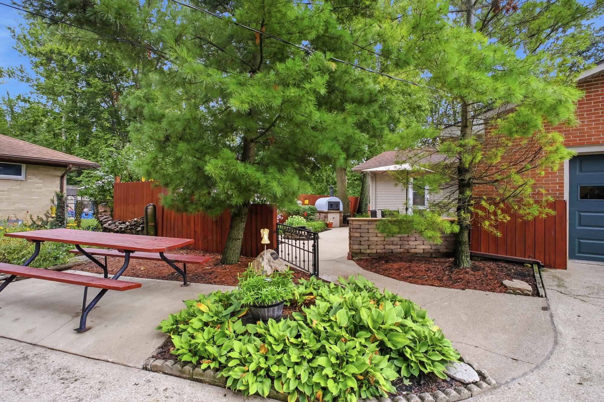 3144 Lark, Springfield, Ohio 45502