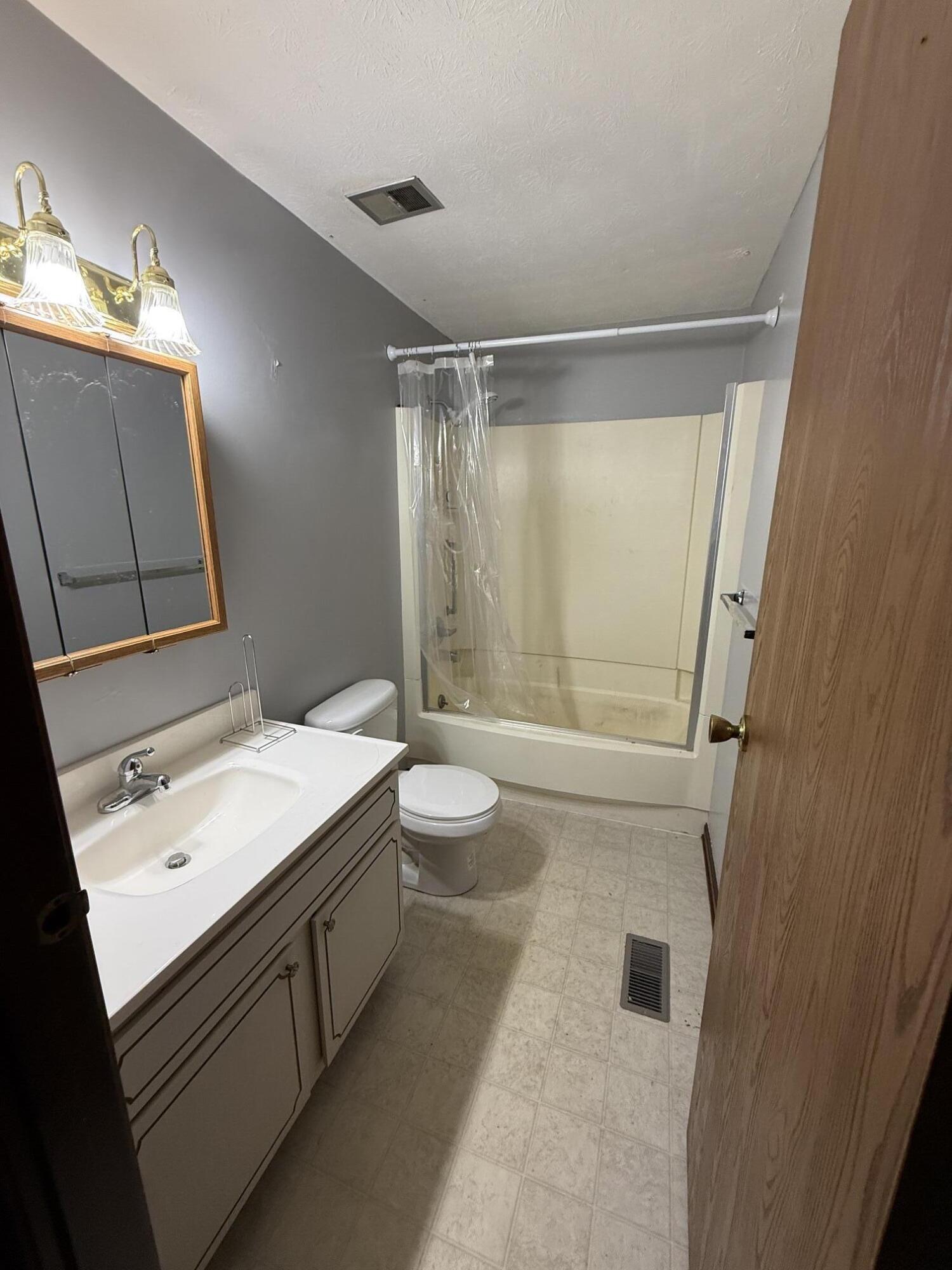 162 Viking, Sidney, Ohio 45365
