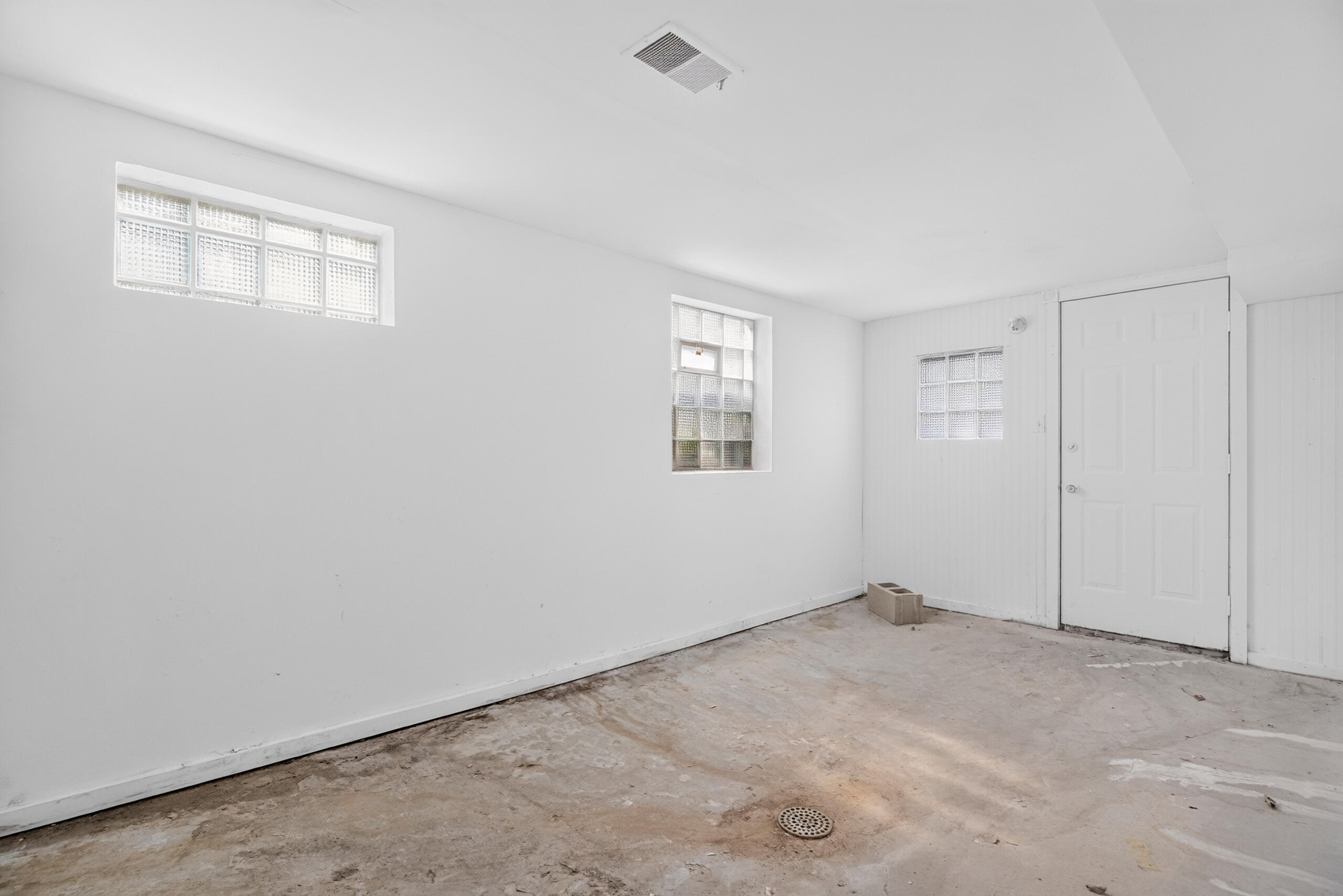 6937 Main, Dayton, Ohio 45415
