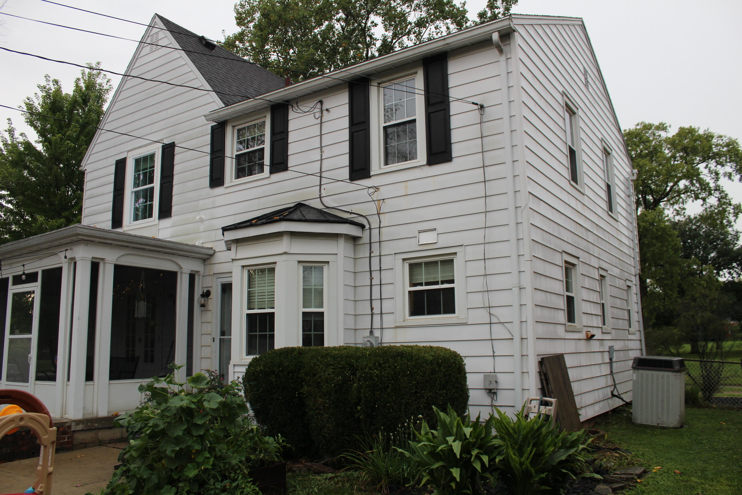 1800 Pembrook, Springfield, Ohio 45504