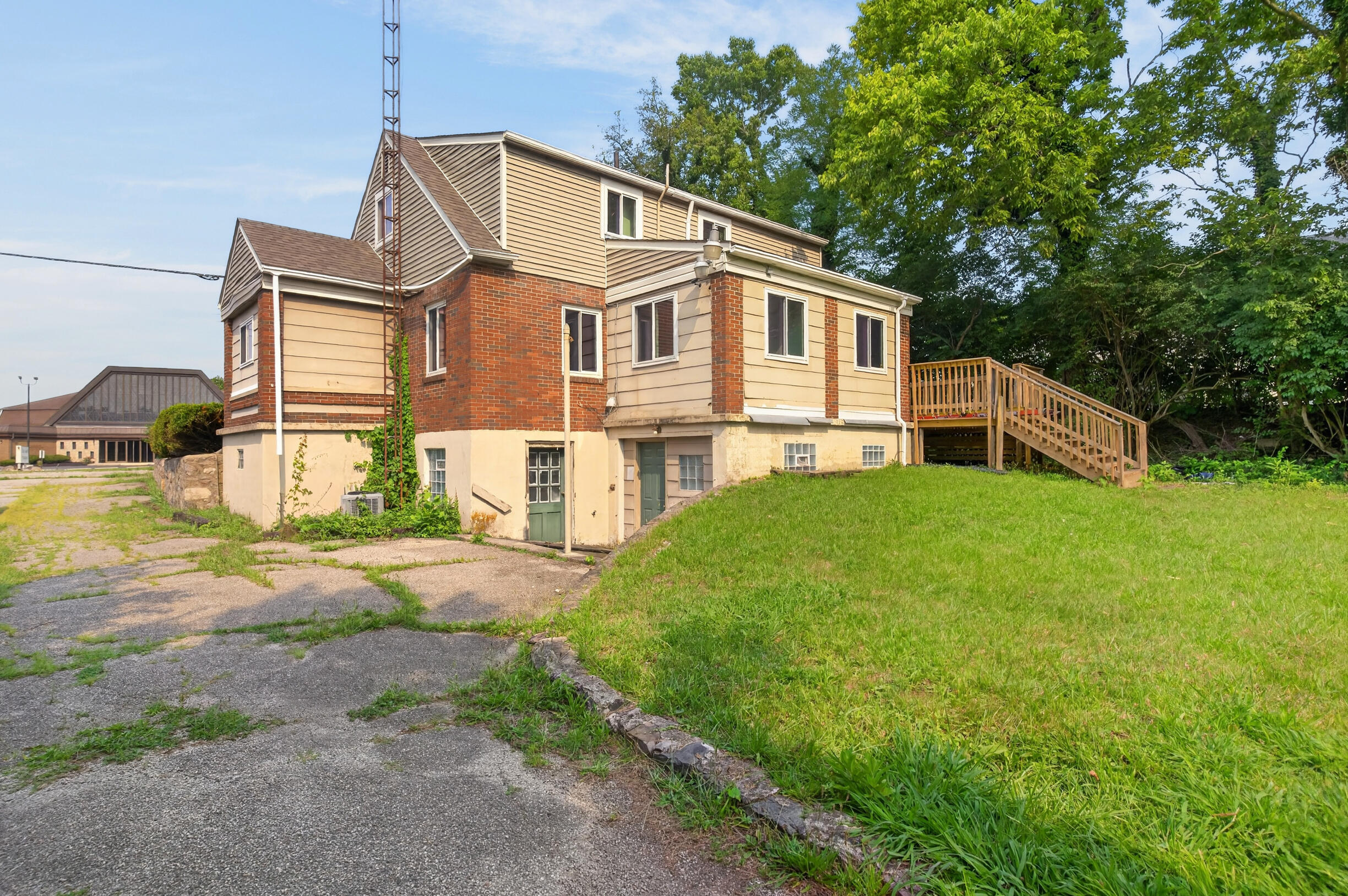 6937 Main, Dayton, Ohio 45415